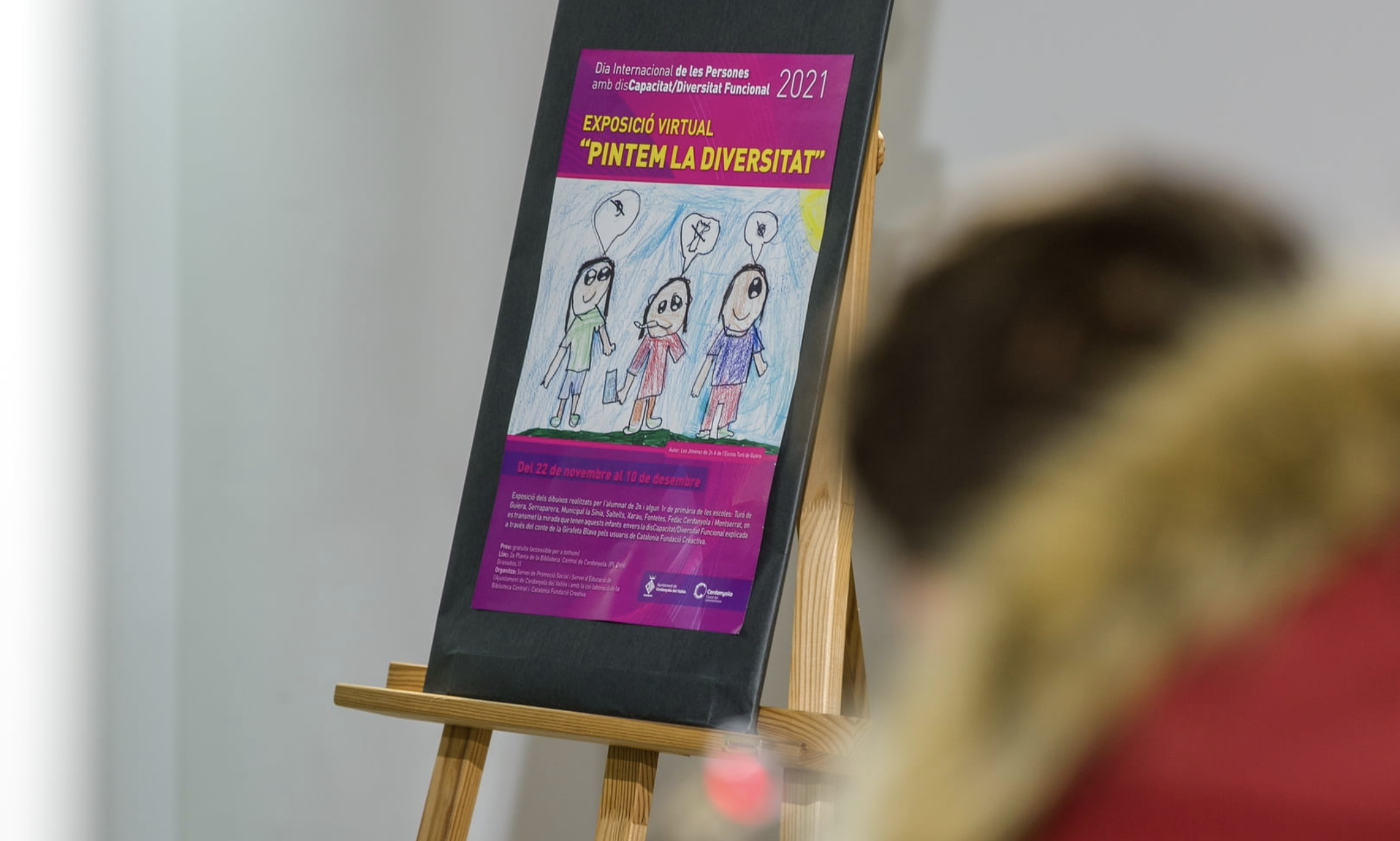 Cartell de les activitats del Dia Internacional de les persones amb disCapacitat/Diversitat Funcional. FOTO: Núria Puentes (Ajuntament de Cerdanyola)