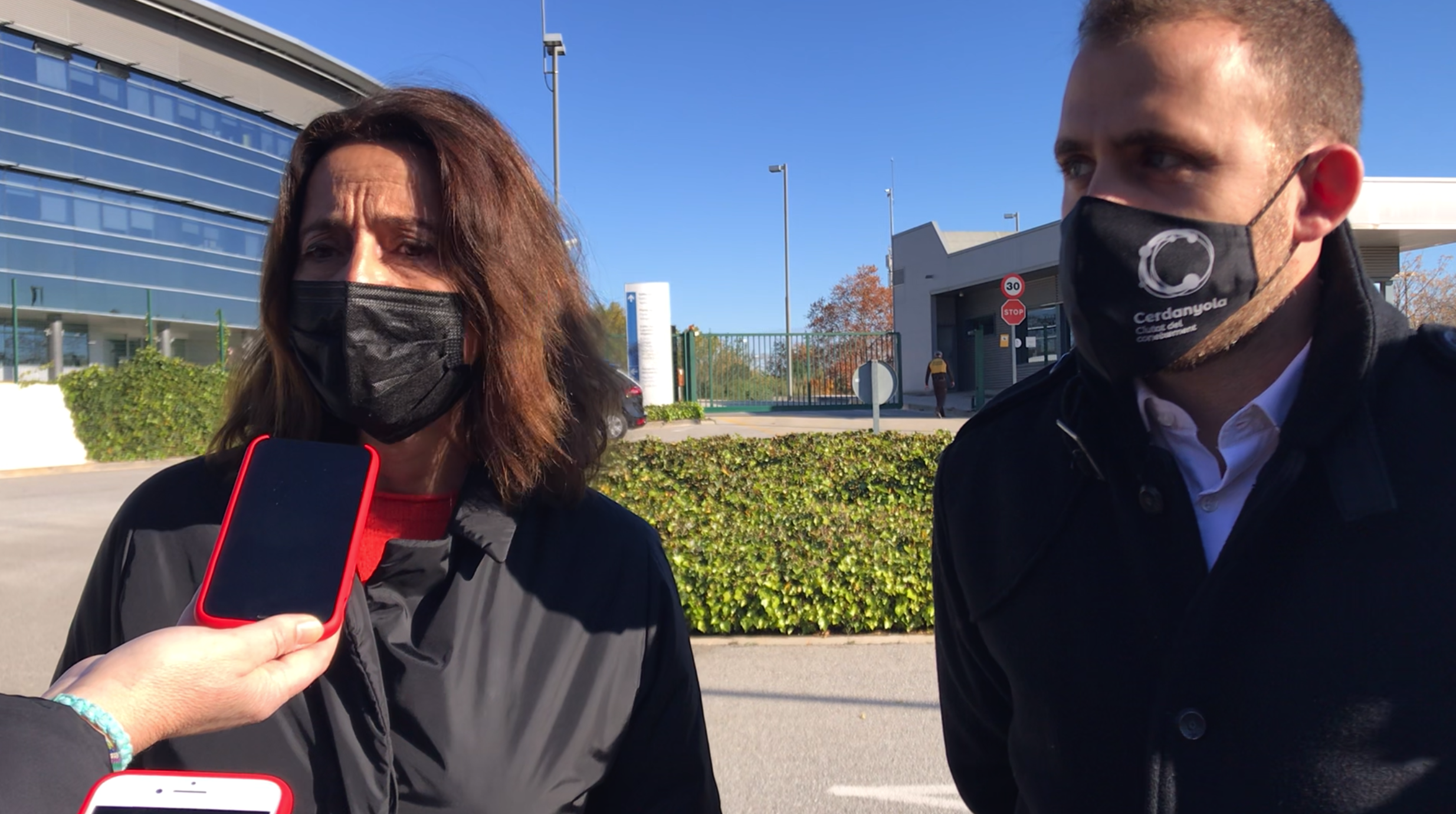 La directora de l'Incasòl, Mercè Conesa, i l'alcalde de Cerdanyola, Carlos Cordón al Sincrotró ALBA. FOTO: Mónica GM