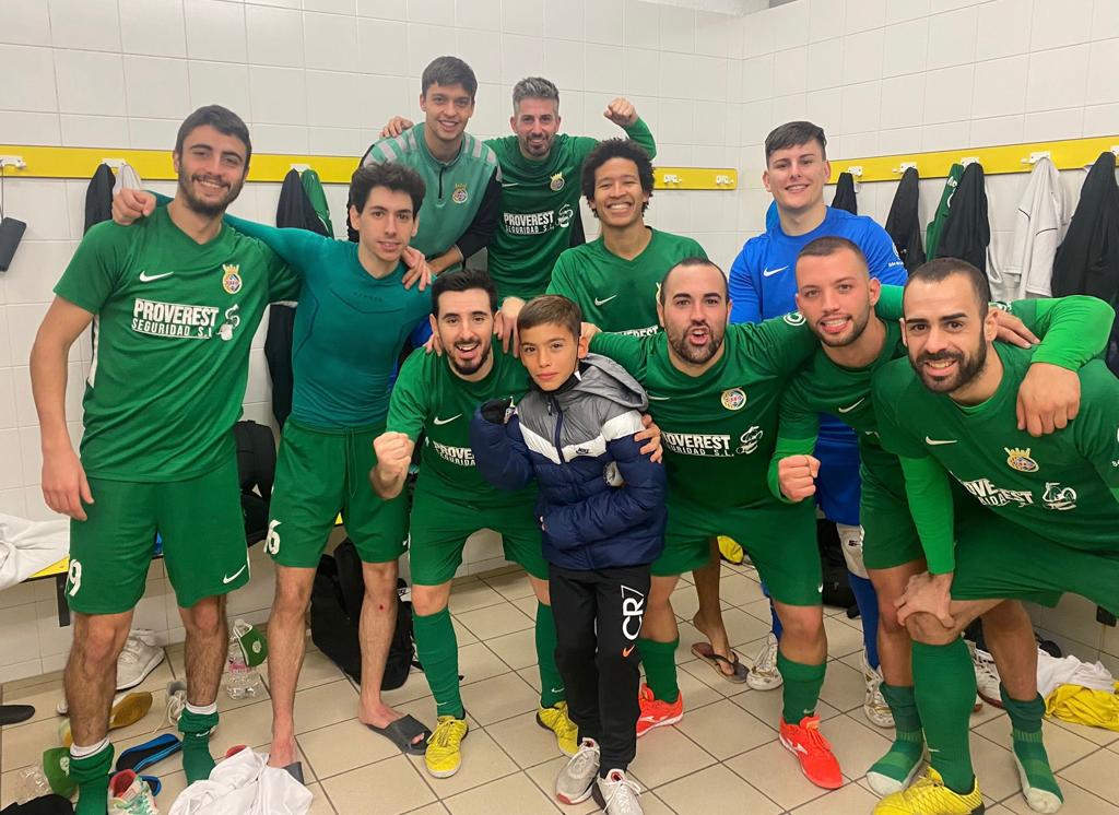El Cerdanyola FC de futbol sala celebrant la victòria al vestuari. FOTO: Cerdanyola FC