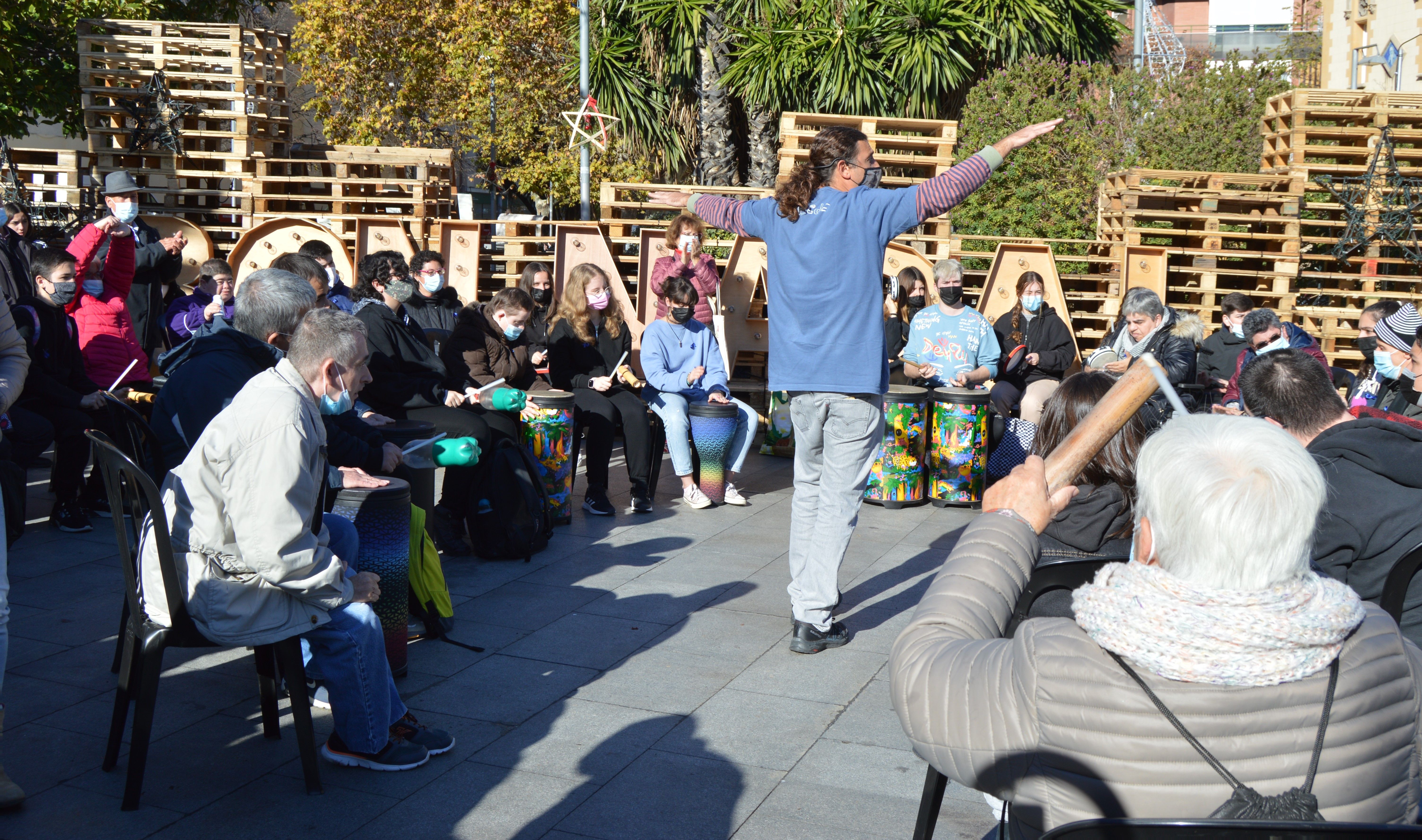 Cercle de percussió en el Dia Internacional de les Persones amb dis/Capacitat Diversitat Funcional. FOTO: Nora Muñoz Otero