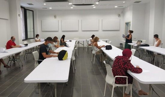 Una classe de català del Servei Local de Català. FOTO: Ajuntament de Cerdanyola