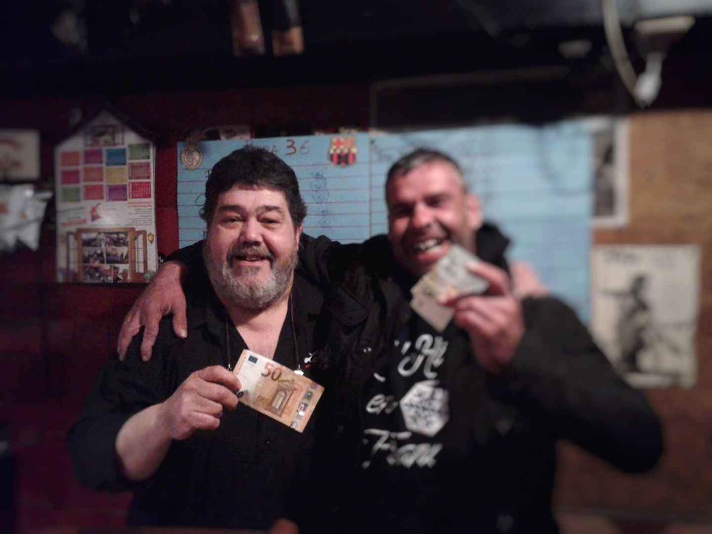 En Peque, de la Taberna Tío Tom en una de les "porres" de partits del Barça que organitzava al bar. FOTO: Taberna Tio Tom (Facebook)