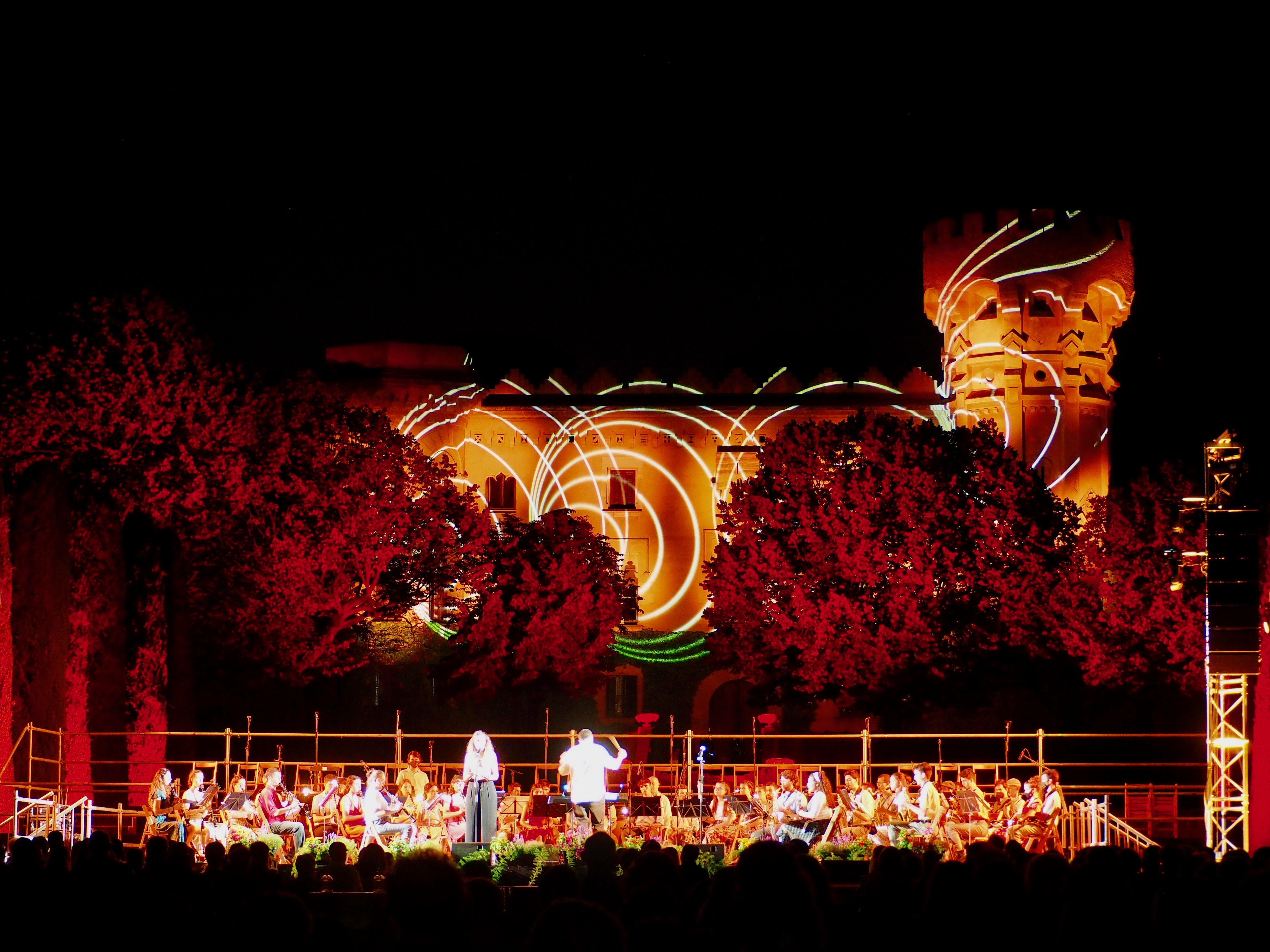 Juliol: L'Agrupació Musical de Cerdanyola del Vallès ofereix un Concert al Castell centrat en els musicals. FOTO: Mónica GM