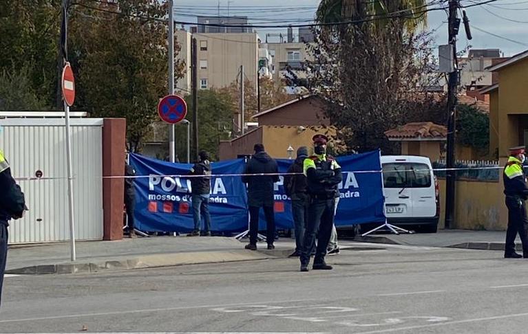 30 de novembre: Un home mor a trets a l'avinguda Serra Galliners. FOTO: TOT 