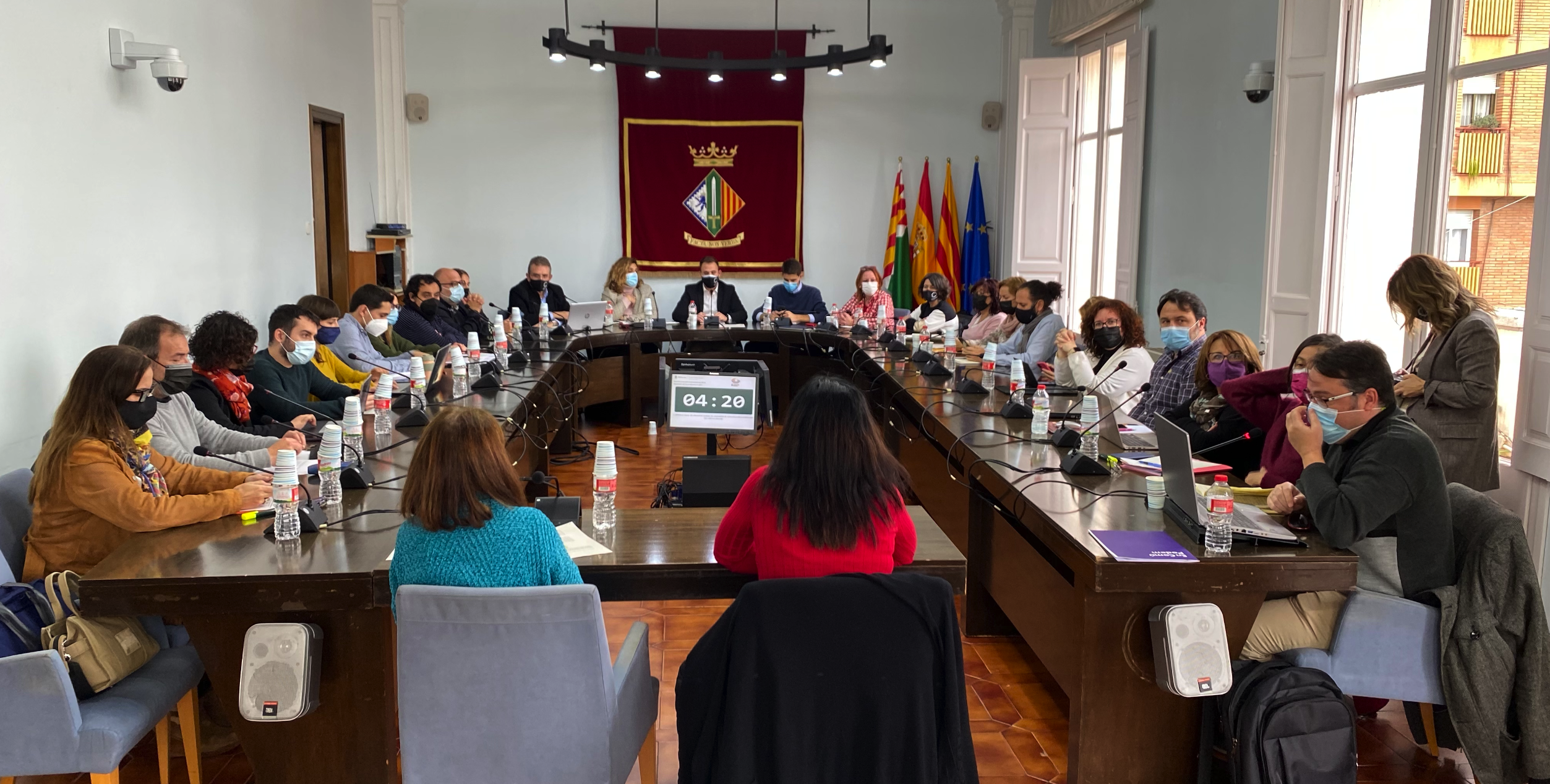 El Ple Municipal torna a ser presencial a la sala de plens per primera vegada des de l'inici de la pandèmia. FOTO: Mónica GM