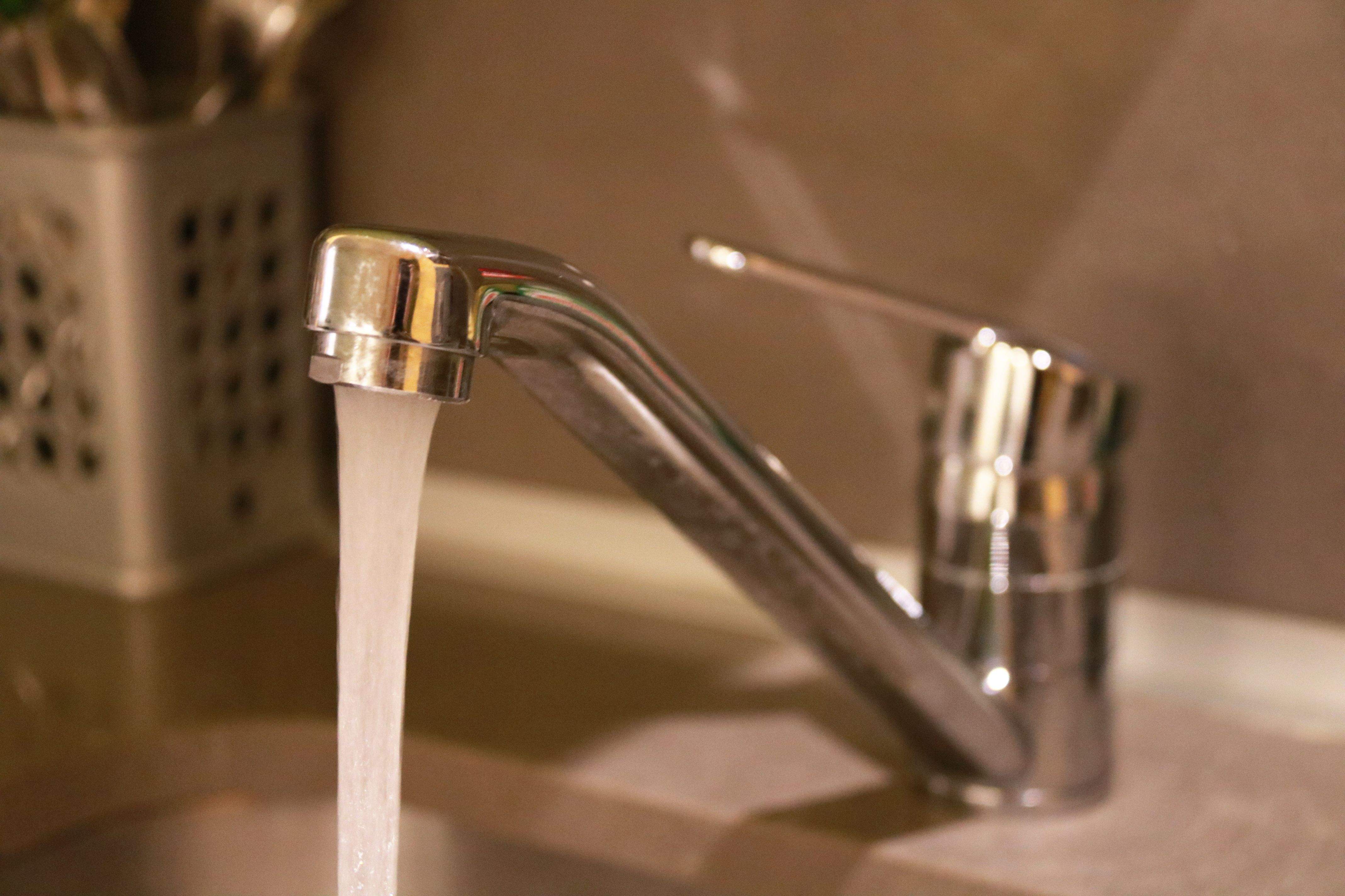 Puja l'import de la majoria de serveis a causa de la Covid-19. FOTO: Albert Cadanet (ACN)