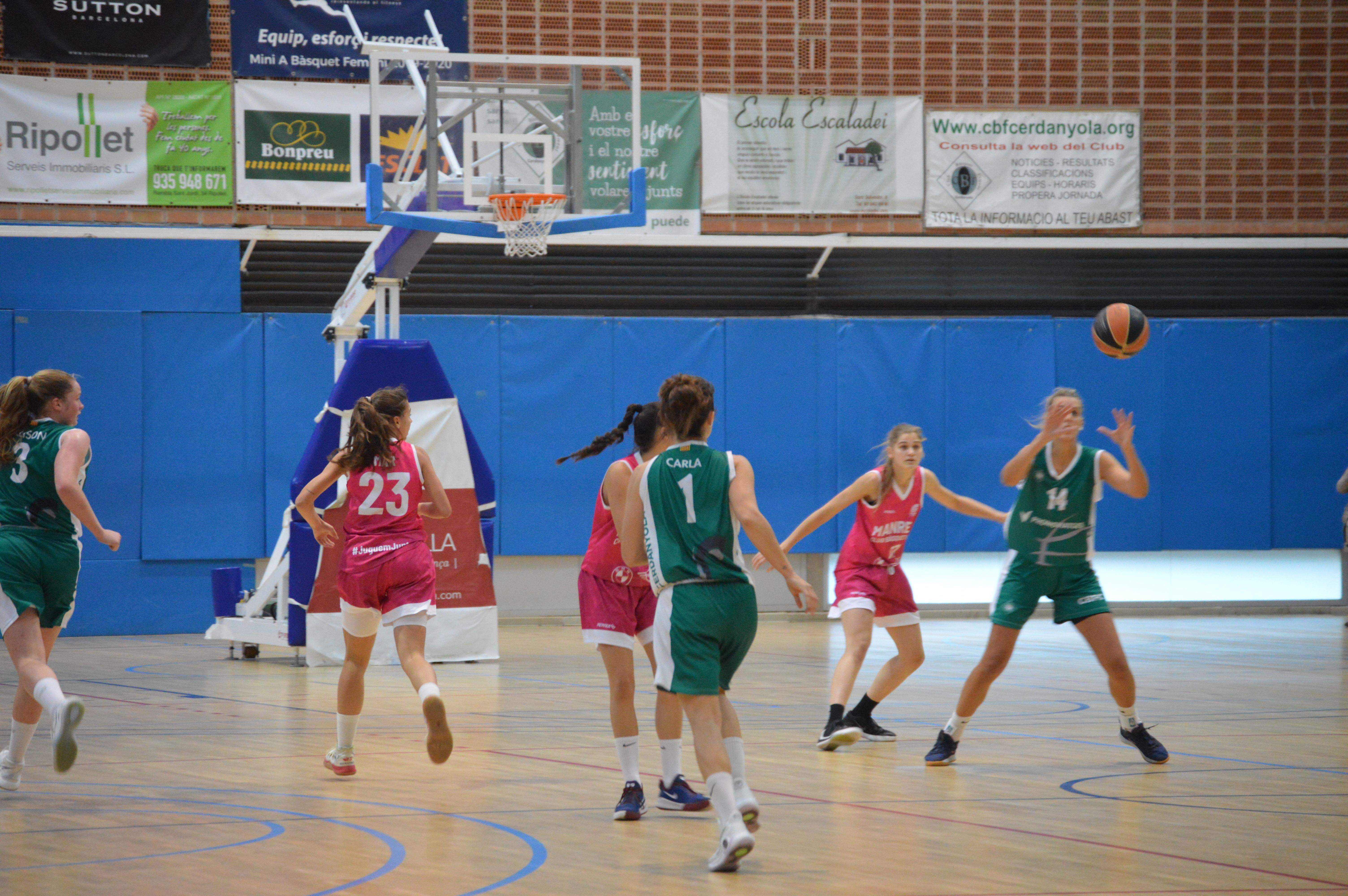 El CB Femení Cerdanyola femení en un partit de Copa Catalunya. FOTO: Nora Muñoz Otero