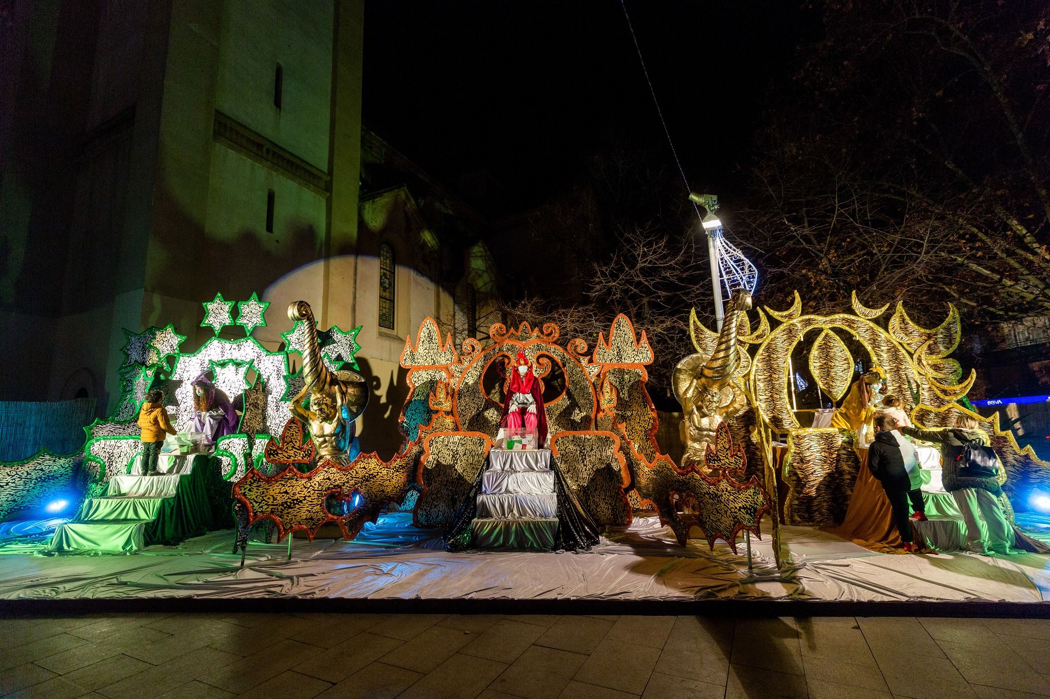 Els tres patges de l'Ambaixada Reial. FOTO: Núria Puentes (Ajuntament de Cerdanyola)