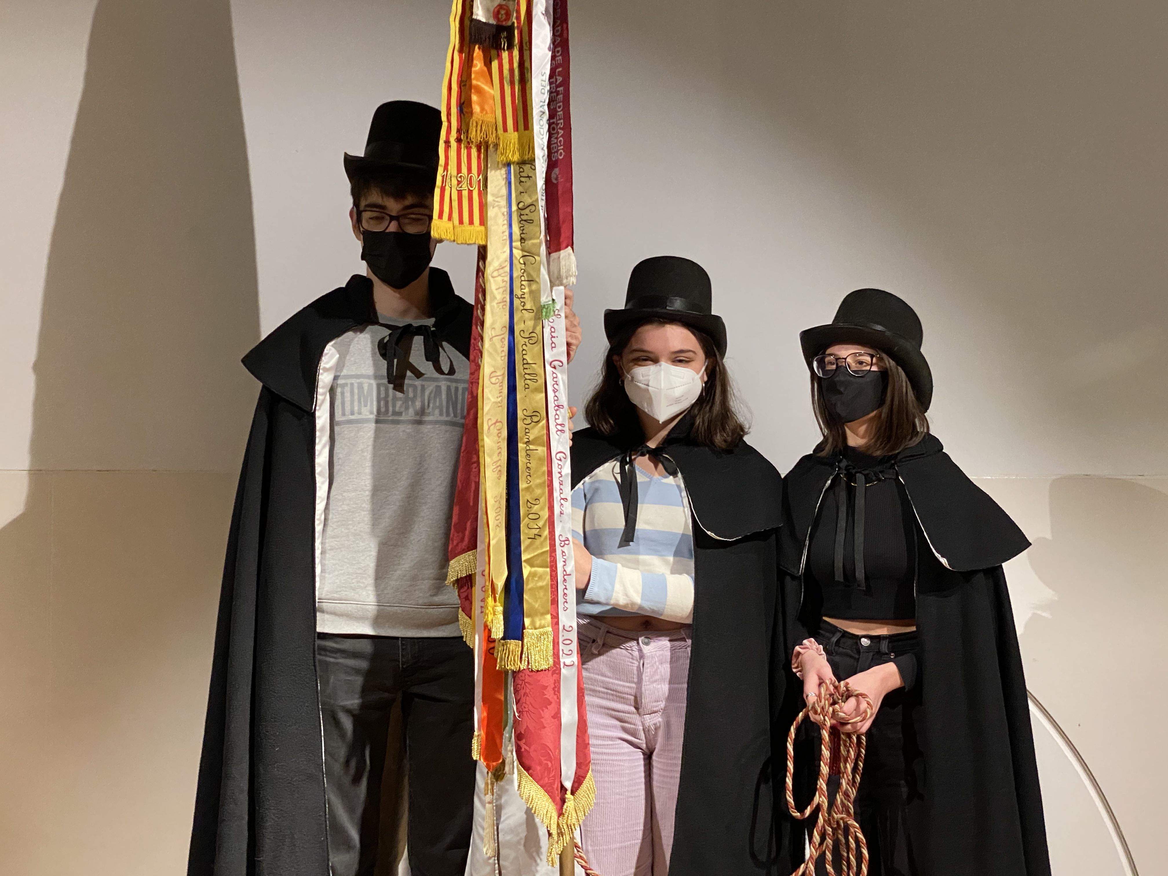 La banderera i els cordonistes dels Tres Tombs de 2022. FOTO: Mónica GM La banderera i els cordonistes dels Tres Tombs de 2022. FOTO: Mónica GM