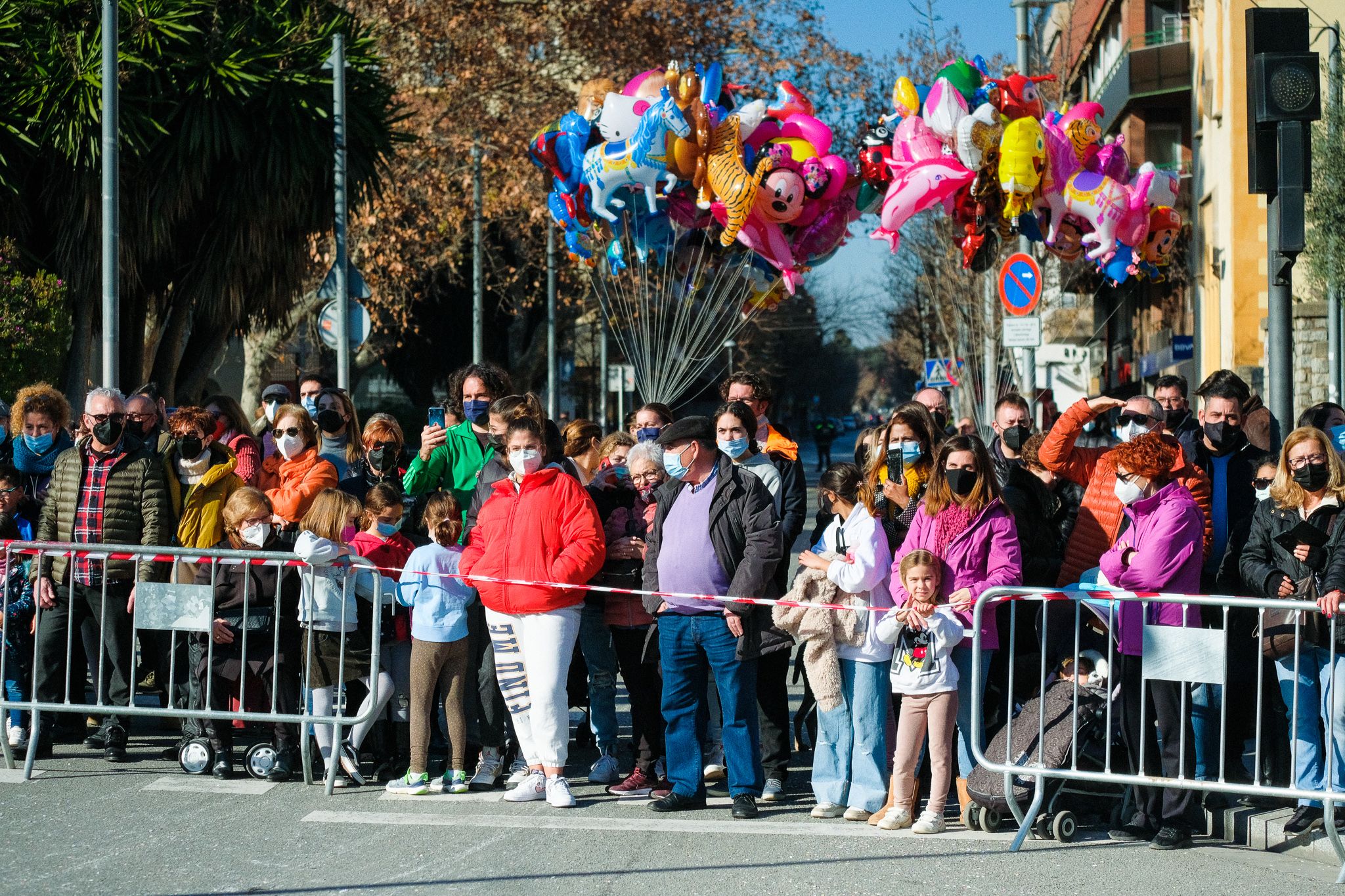 Cerdanyolencs i cerdanyolenques en la passada dels Tres Tombs de 2022. FOTO: Ale Gómez