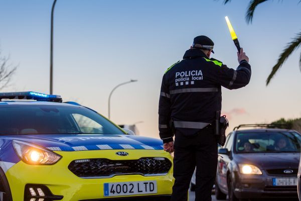 Prevenció d’Accidents de Trànsit col·labora amb el Servei de Seguretat Ciutadana de Cerdanyola en controls de drogo alcoholèmia. FOTO: Ajuntament de Cerdanyola