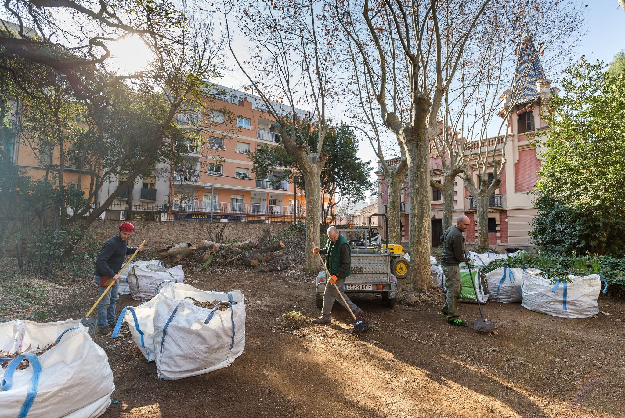 Treballs de rehabilitació al jardí de la Torre Can Llopis. FOTO: Núria Puentes (Ajuntament de Cerdanyola)