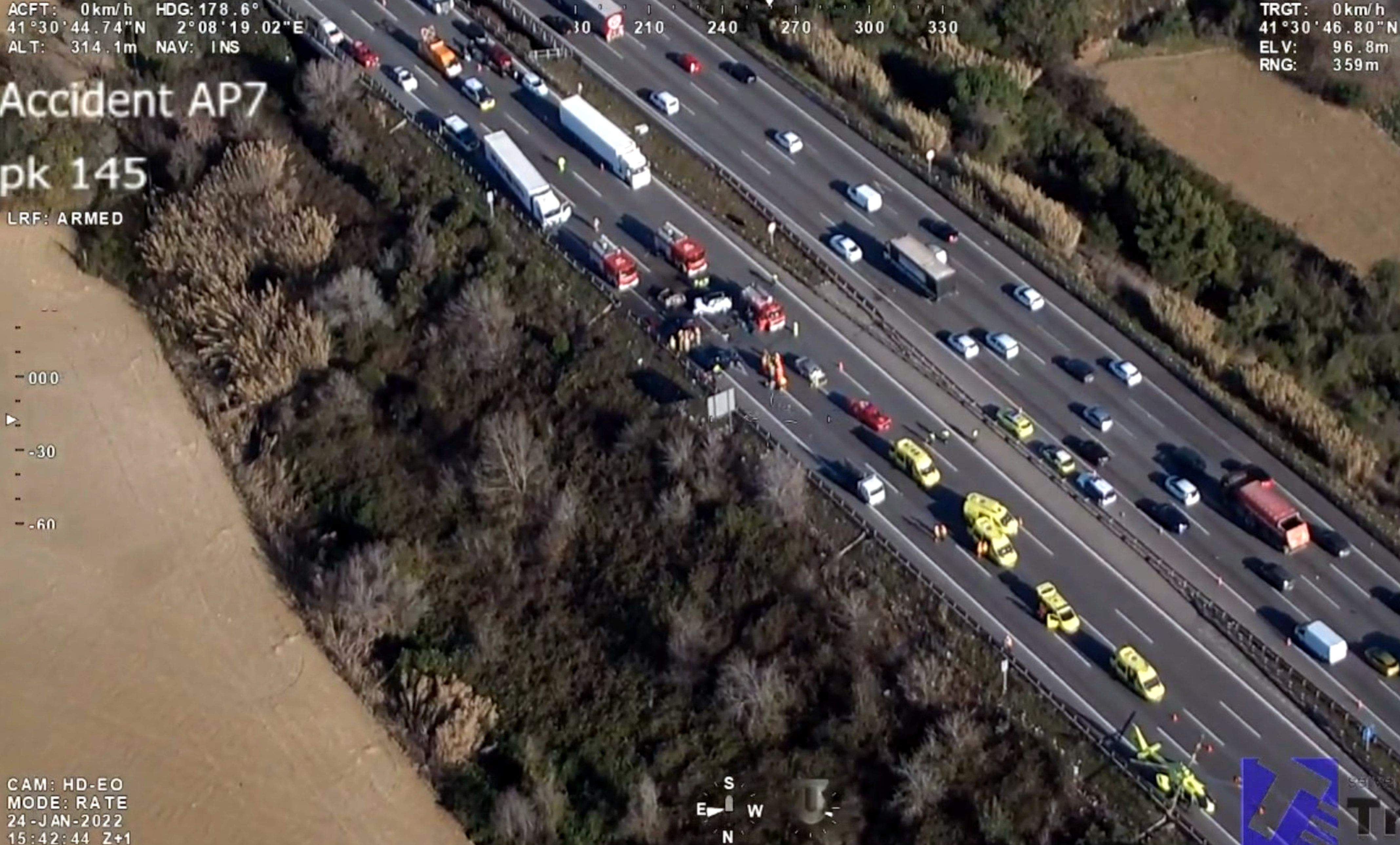 Imatge aèrea de l'accident del 24 de gener a l'AP-7. FOTO: ACN