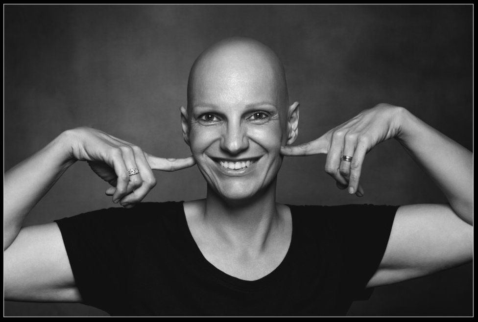 Mari Carmen Suárez a l’exposició ‘El pelo no me define’. FOTO: Jordi Marquet i Albert Planas