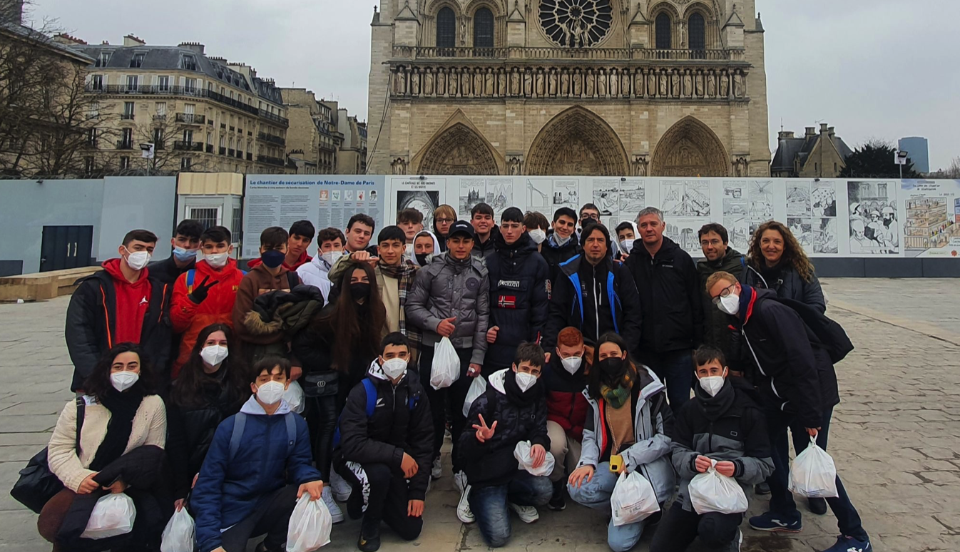 Alumnes de l'Institu Banús a París. FOTO: Cedida