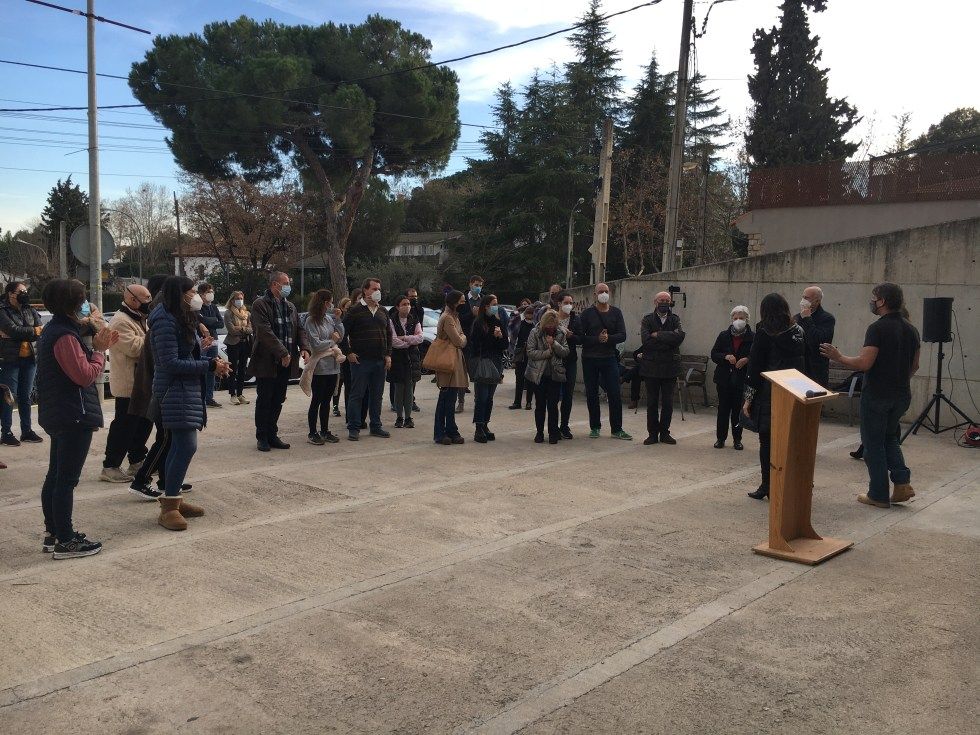 Concentració de rebuig a l'atac de dos gossos a Bellaterra. FOTO: Bellaterra Diari