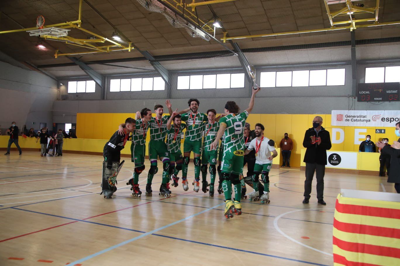 El Cerdanyola Club d'Hoquei aixeca la Copa Generalitat. FOTO: Federació Catalana de Patinatge