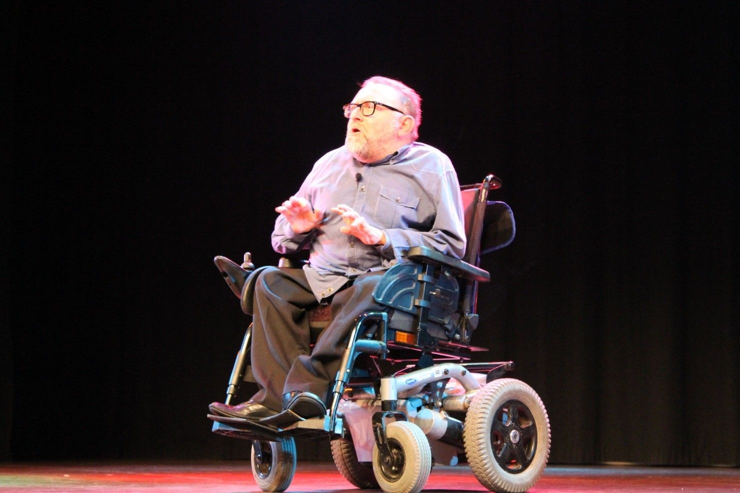 Alberto Castro a l'escenari del Teatre Ateneu. FOTO, Cedida