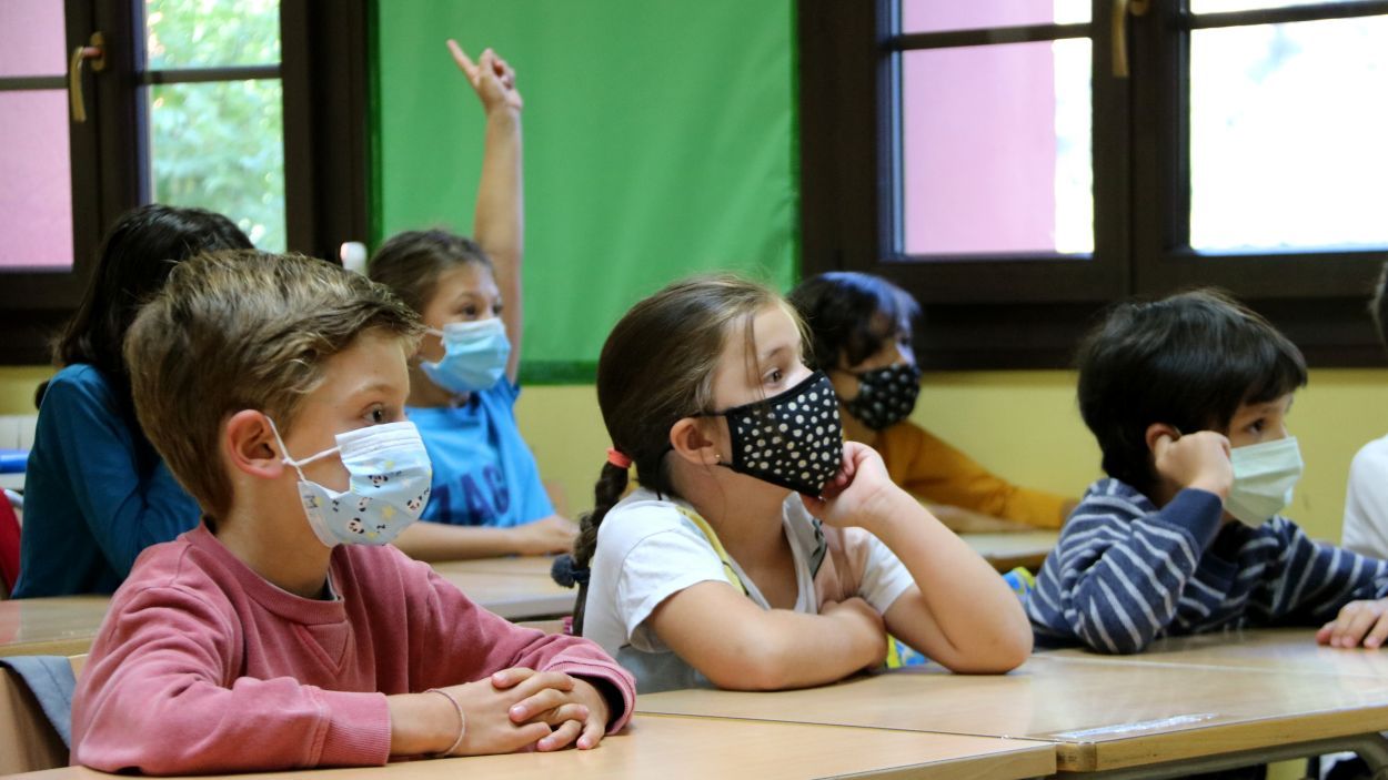 Infants amb mascareta a classe. FOTO: ACN