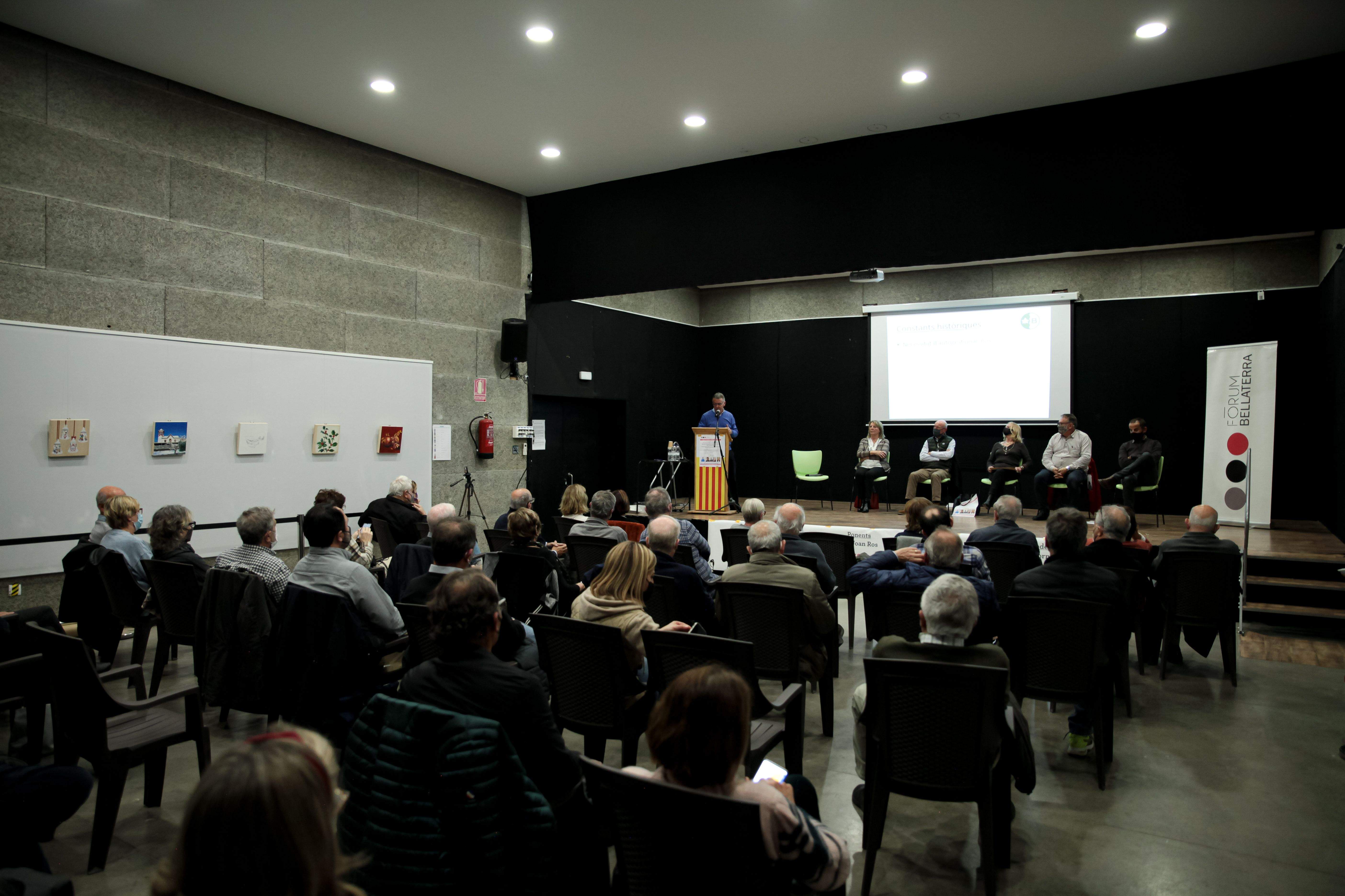Acte de debat amb expresident de la Unió de Veïns de Bellaterra. FOTO:  Pau Quintana