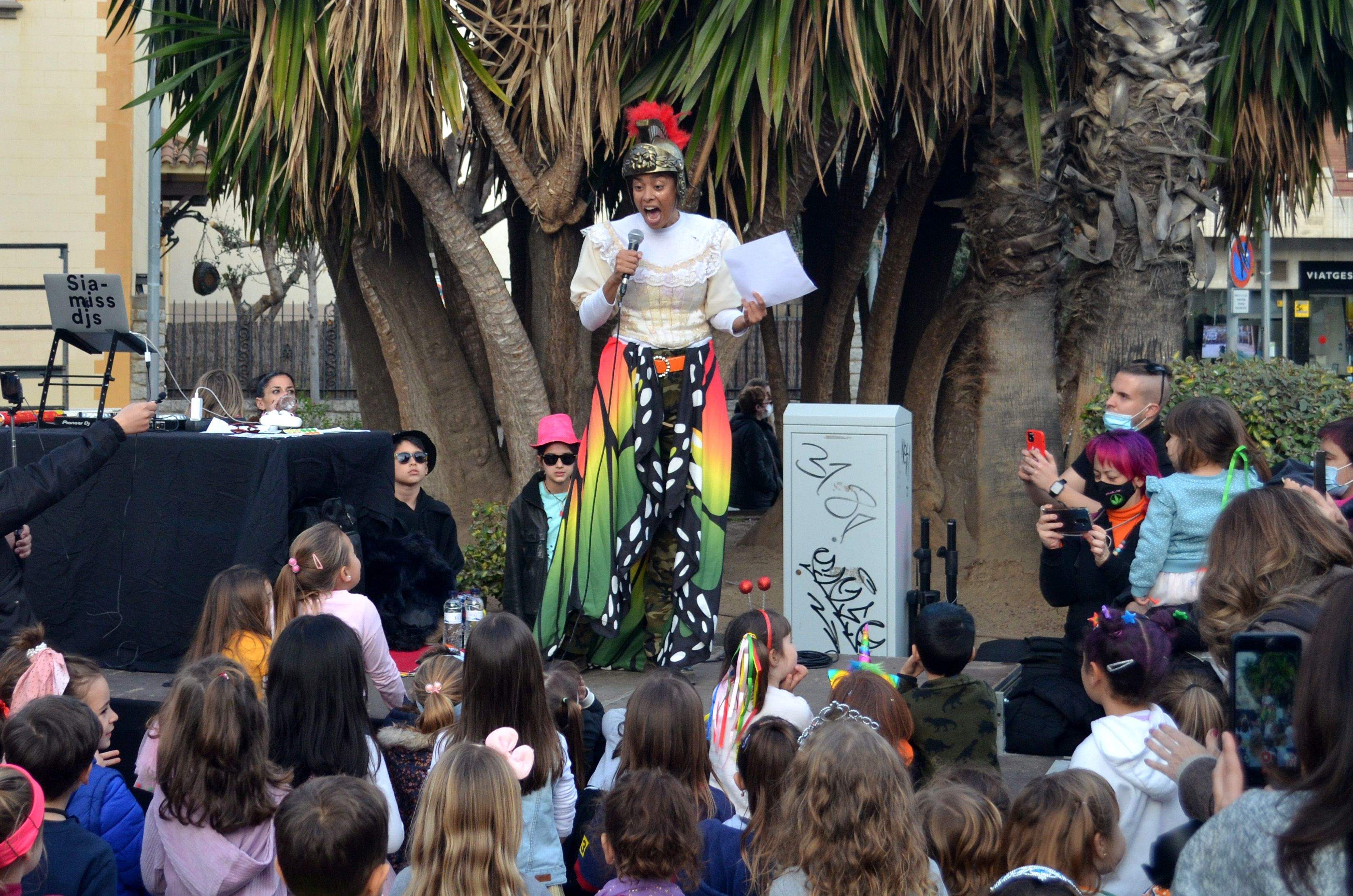 La Reina Carnestoltes dona inici a les festes de Carnaval 2022 a Cerdanyola. FOTO: Pau Berenguer
