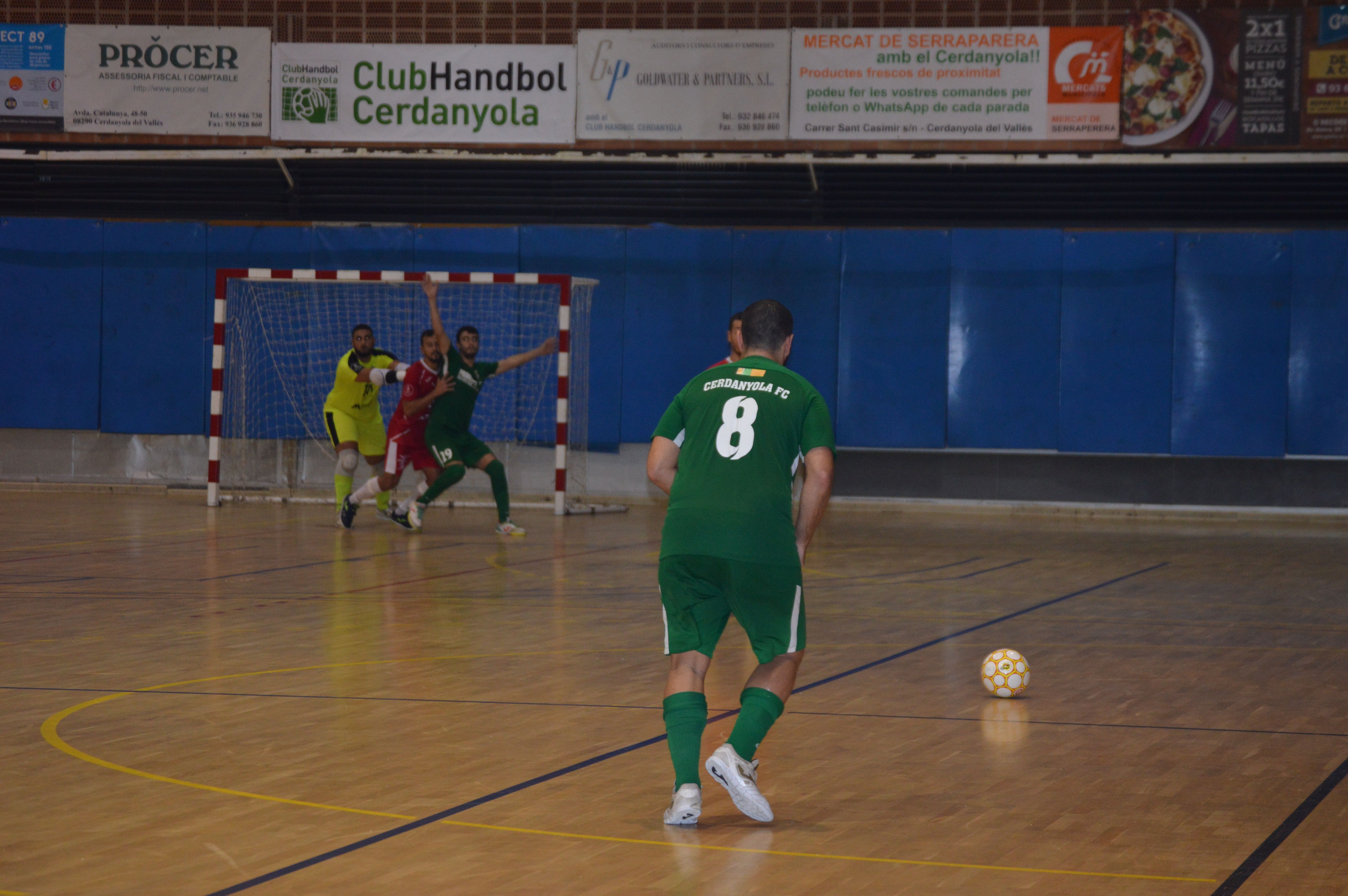 El Cerdanyola FC de futbol sala en un partit de Segona Divisió B Nacional. FOTO: Nora Muñoz