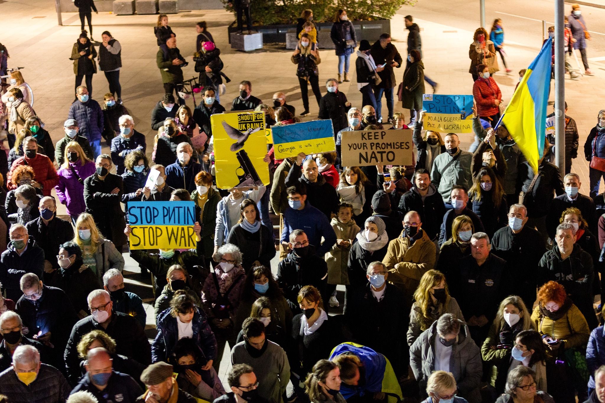 Concentració en rebuig de la invasió de Rússia a Ucraïna. FOTO: Núria Puentes (Ajuntament de Cerdanyola)