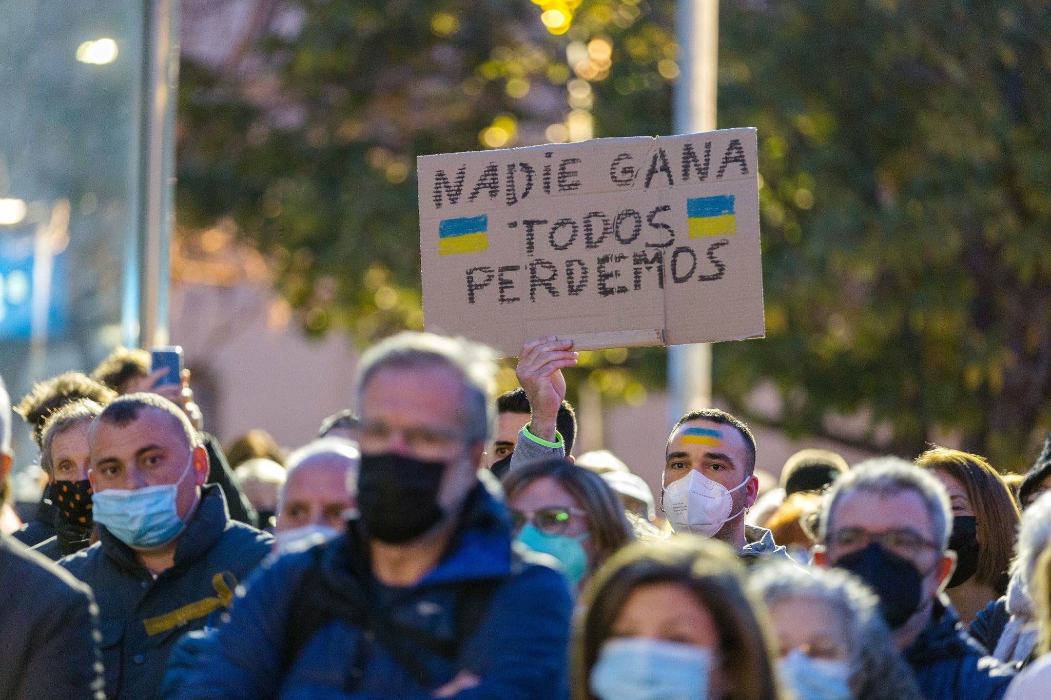 Concentració en rebuig de la invasió de Rússia a Ucraïna. FOTO: Núria Puentes (Ajuntament de Cerdanyola)