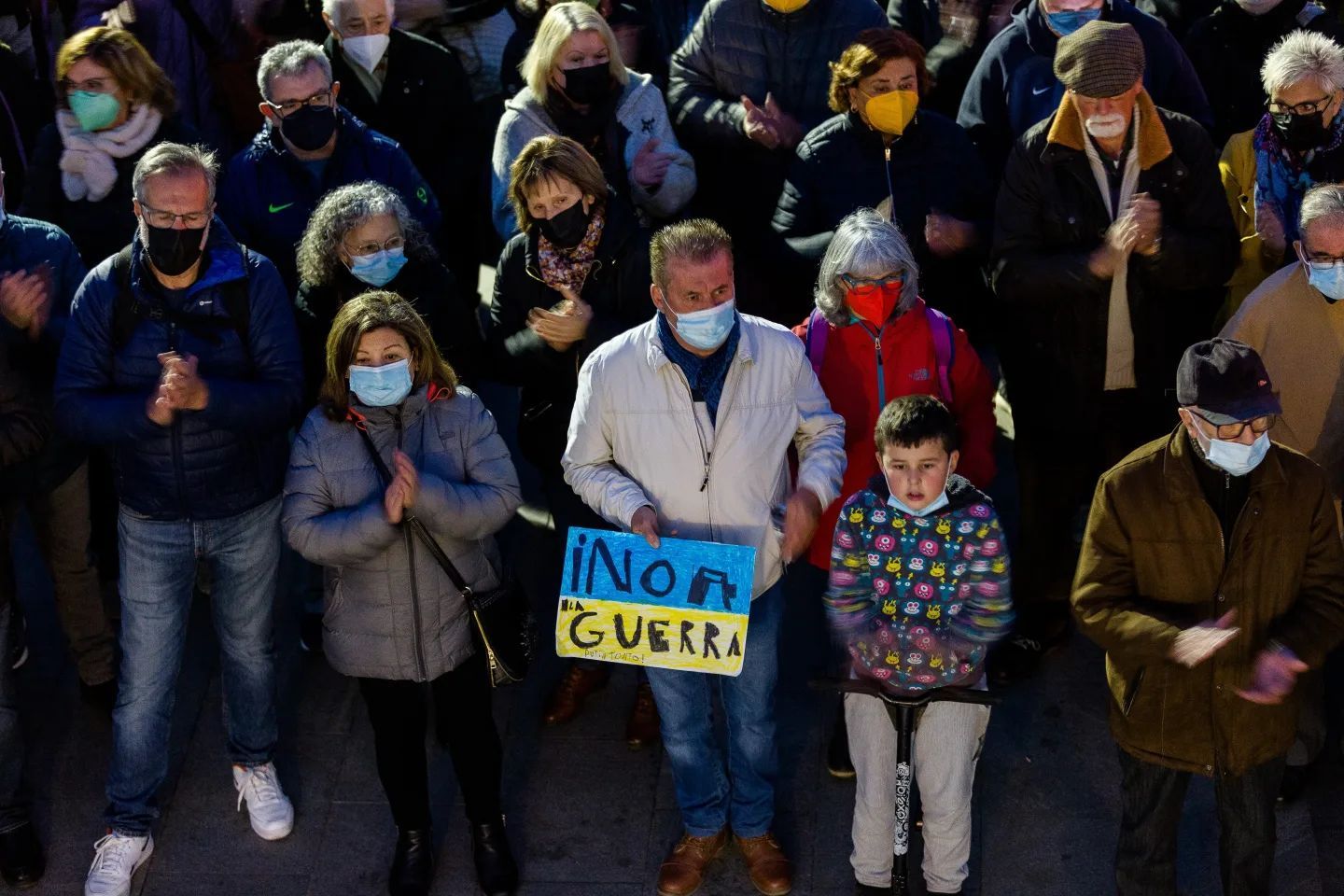 Concentració en rebuig de la invasió de Rússia a Ucraïna. FOTO: Núria Puentes (Ajuntament de Cerdanyola)