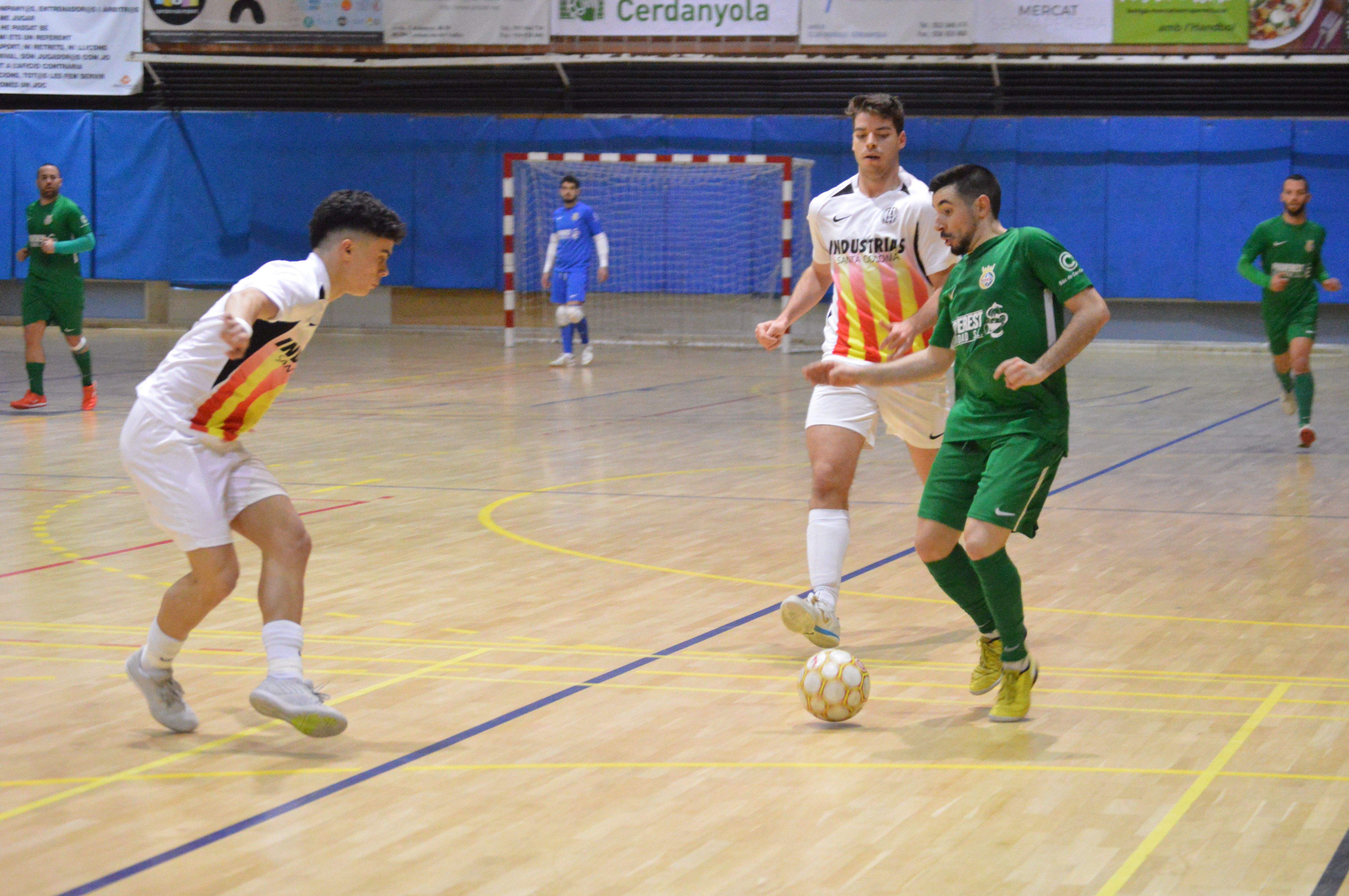 El Cerdanyola FC de futbol sala davant de l'Indústrias Santa Coloma a Guiera. FOTO: Nora Muñoz Otero