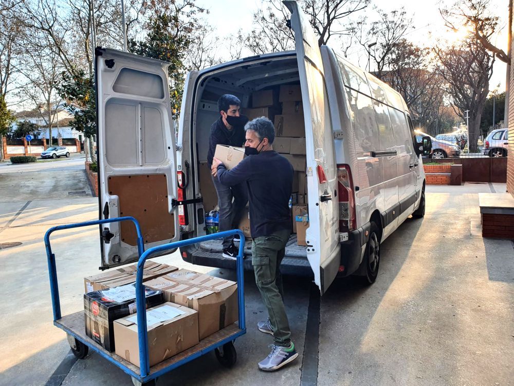 Furgoneta amb material per portar a Ucraina. FOTO. Ajuntament de Cerdanyola