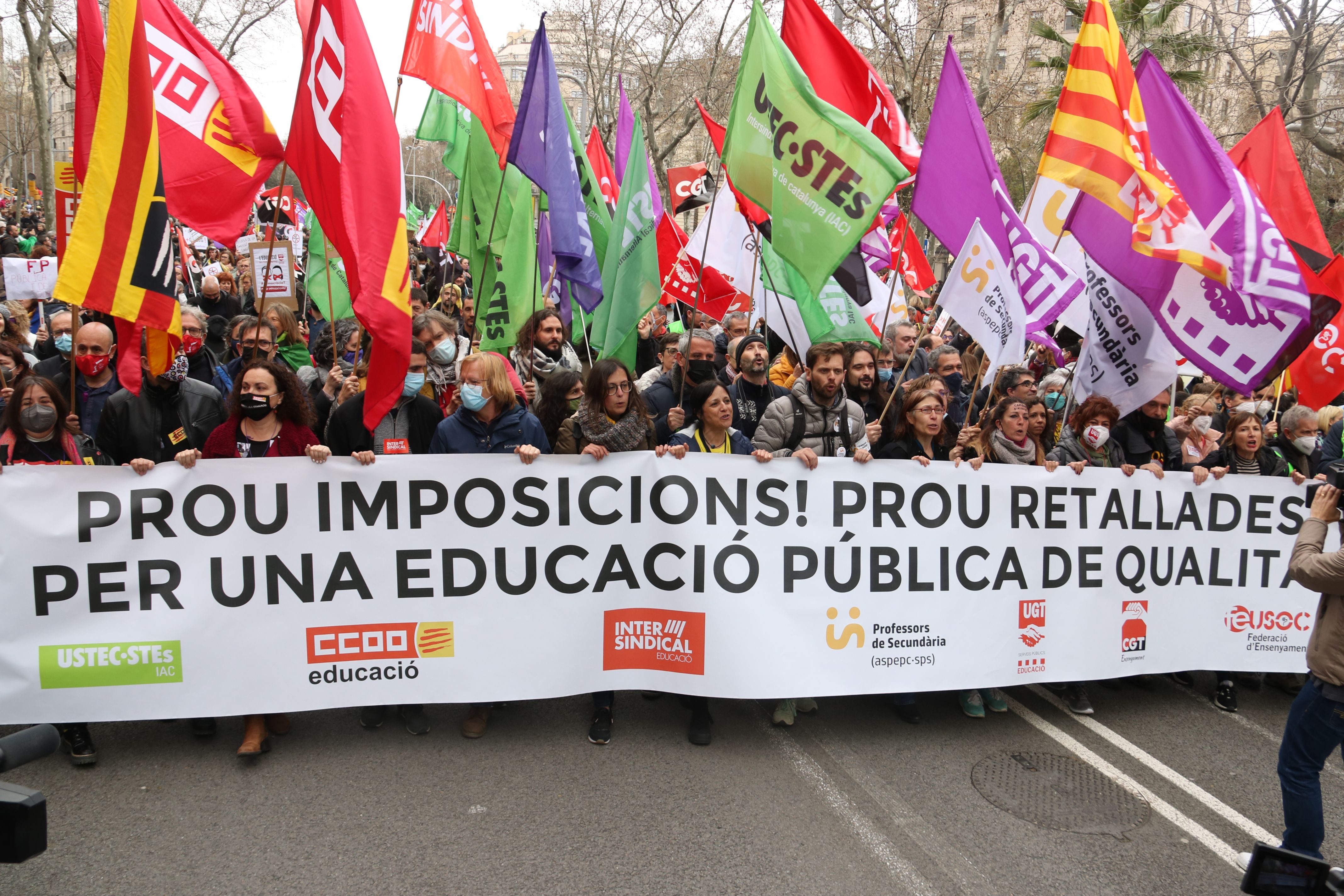 Capçalera de la manifestació de docents pel centre de Barcelona. FOTO: María Belmez Capçalera de la manifestació de docents pel centre de Barcelona. FOTO: María Belmez