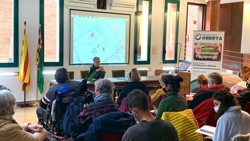 Assemblea sobre la campanya solidària amb Ucraïna. FOTO: Ajuntament de Cerdanyola