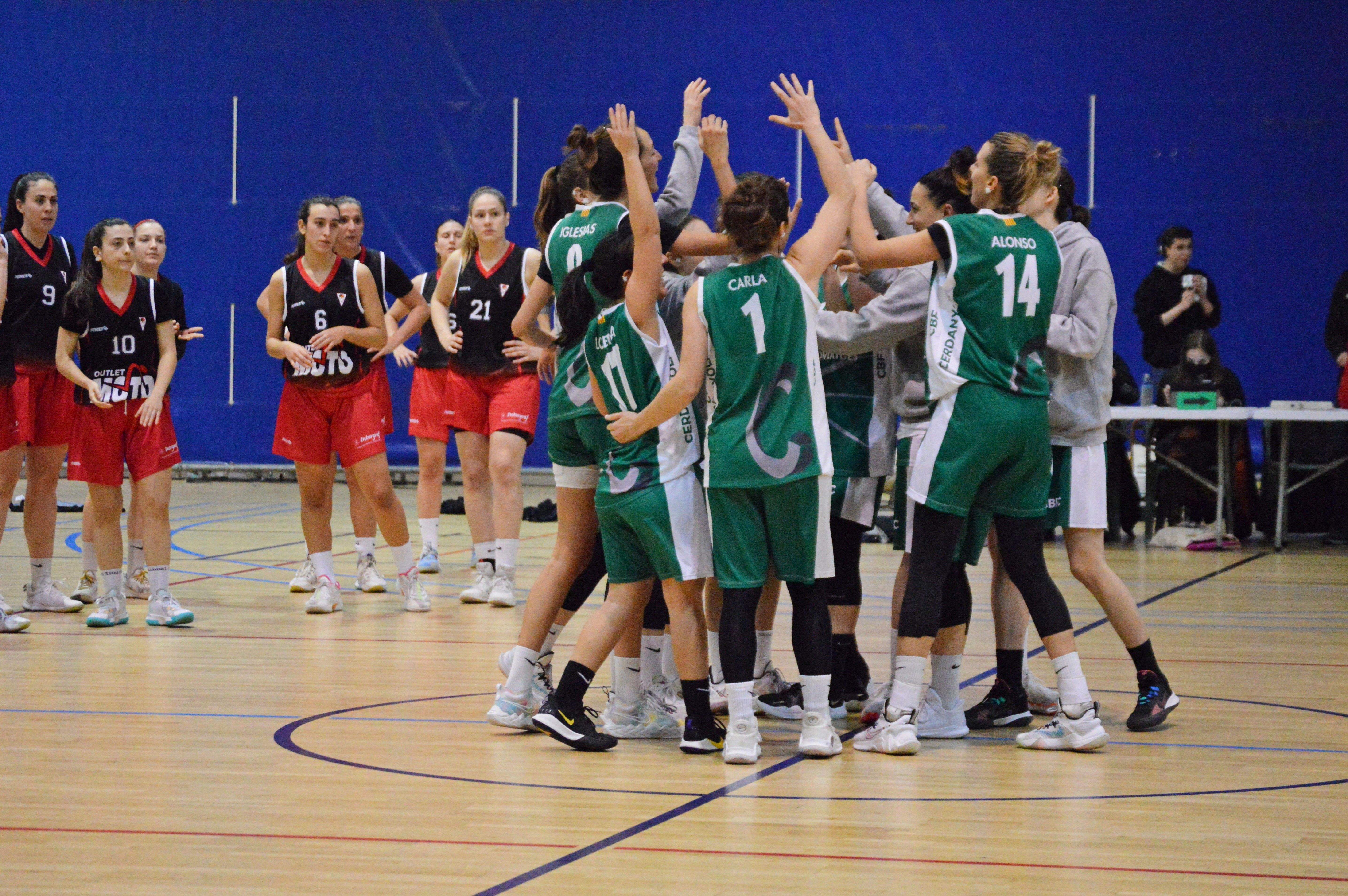 El Club Bàsquet Femení Cerdanyola celebrant la victòria. FOTO: Nora Muñoz Otero El Club Bàsquet Femení Cerdanyola celebrant la victòria. FOTO: Nora Muñoz Otero