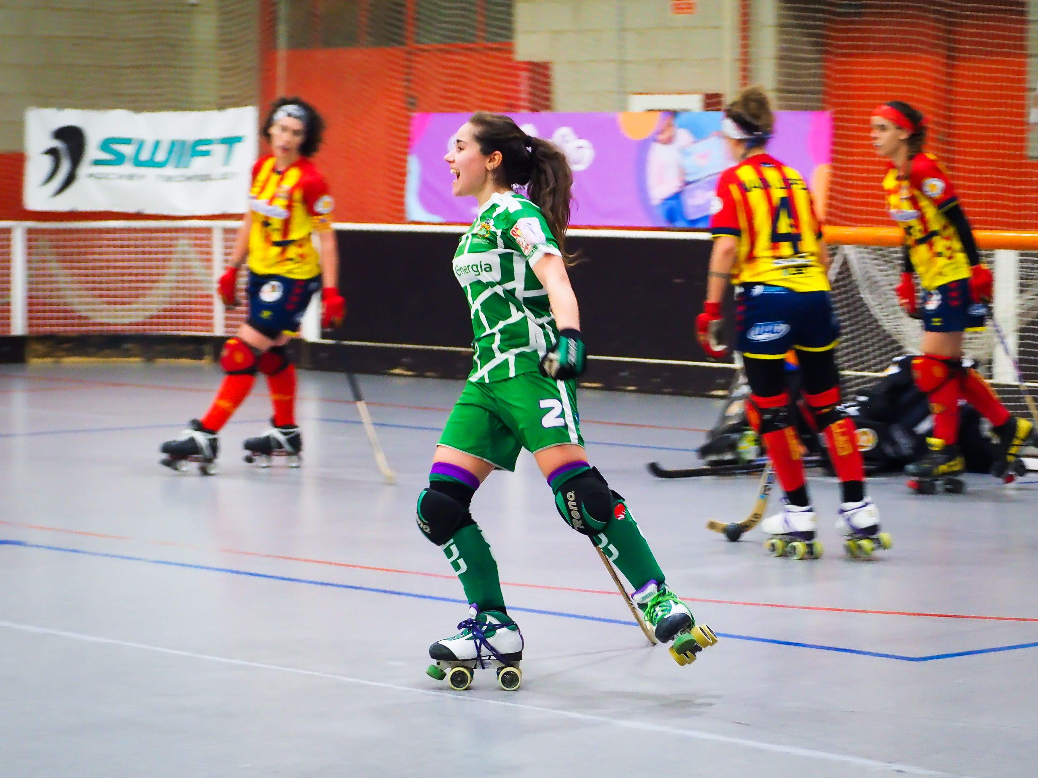 Joana Xicota celebra un gol a Manlleu. FOTO: Mónica GM Joana Xicota celebra un gol a Manlleu. FOTO: Mónica GM
