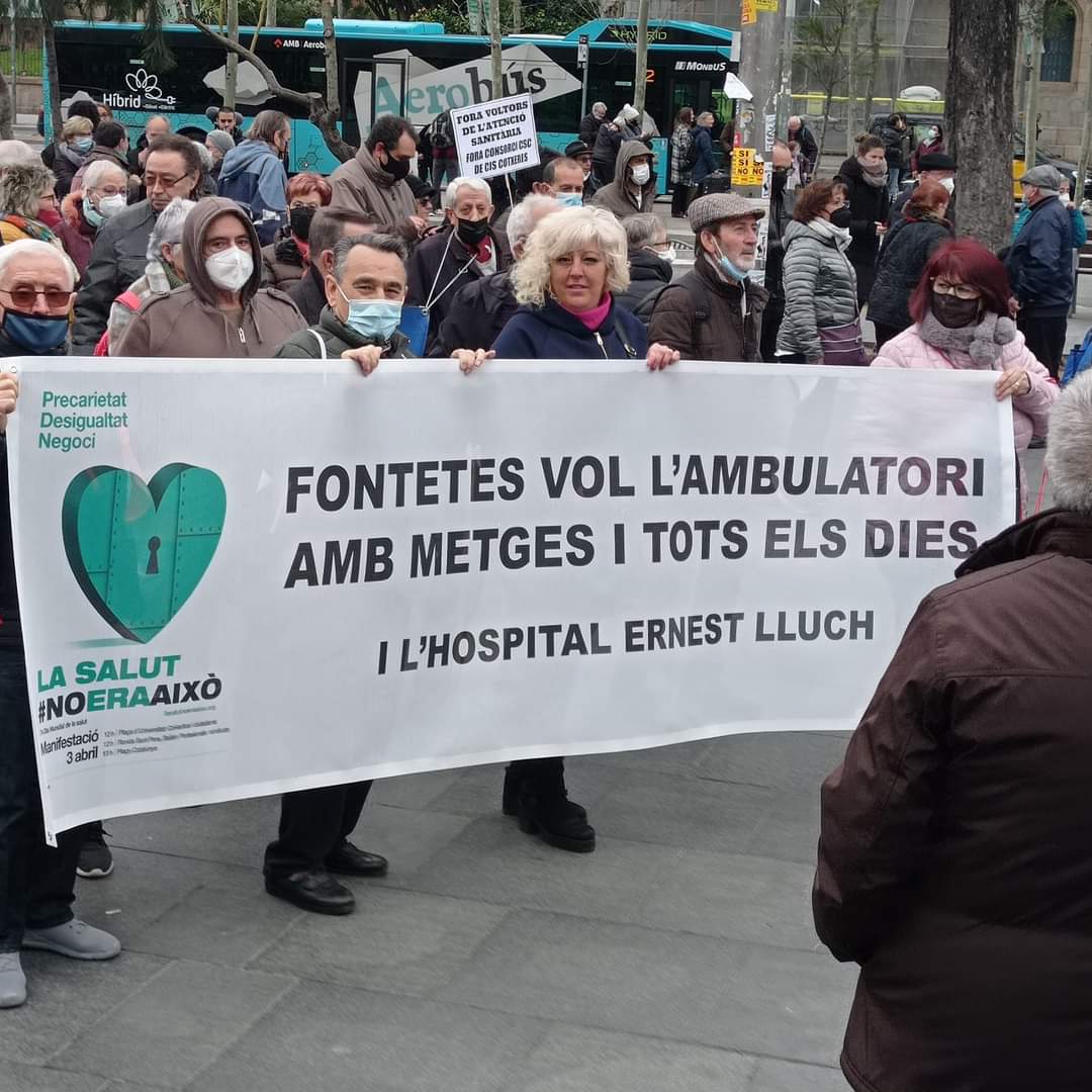 Veïns i veïnes de Cerdanyola a la manifestació en defensa de la sanitat pública a Barcelona. FOTO: Cedida