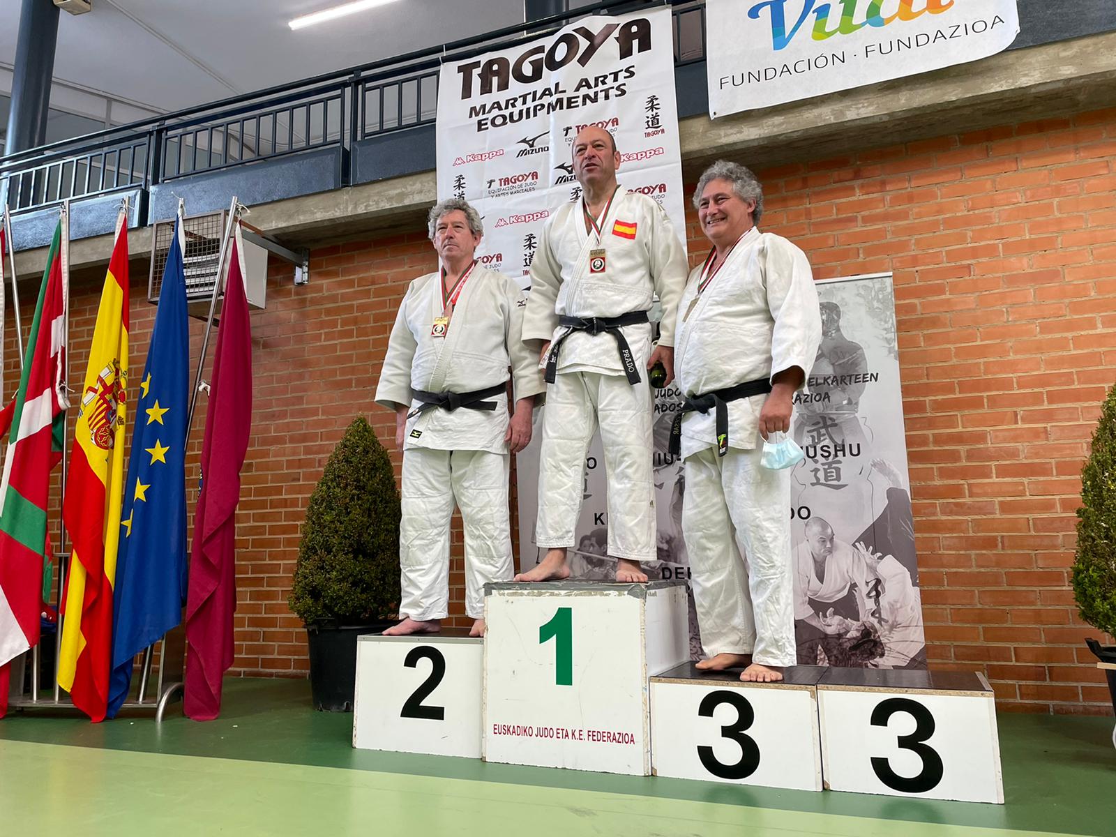 Felio Calafat, del Gym Vallès, al segon esglaó del podi de la Copa d’Espanya de Veterans. FOTO: Cedida