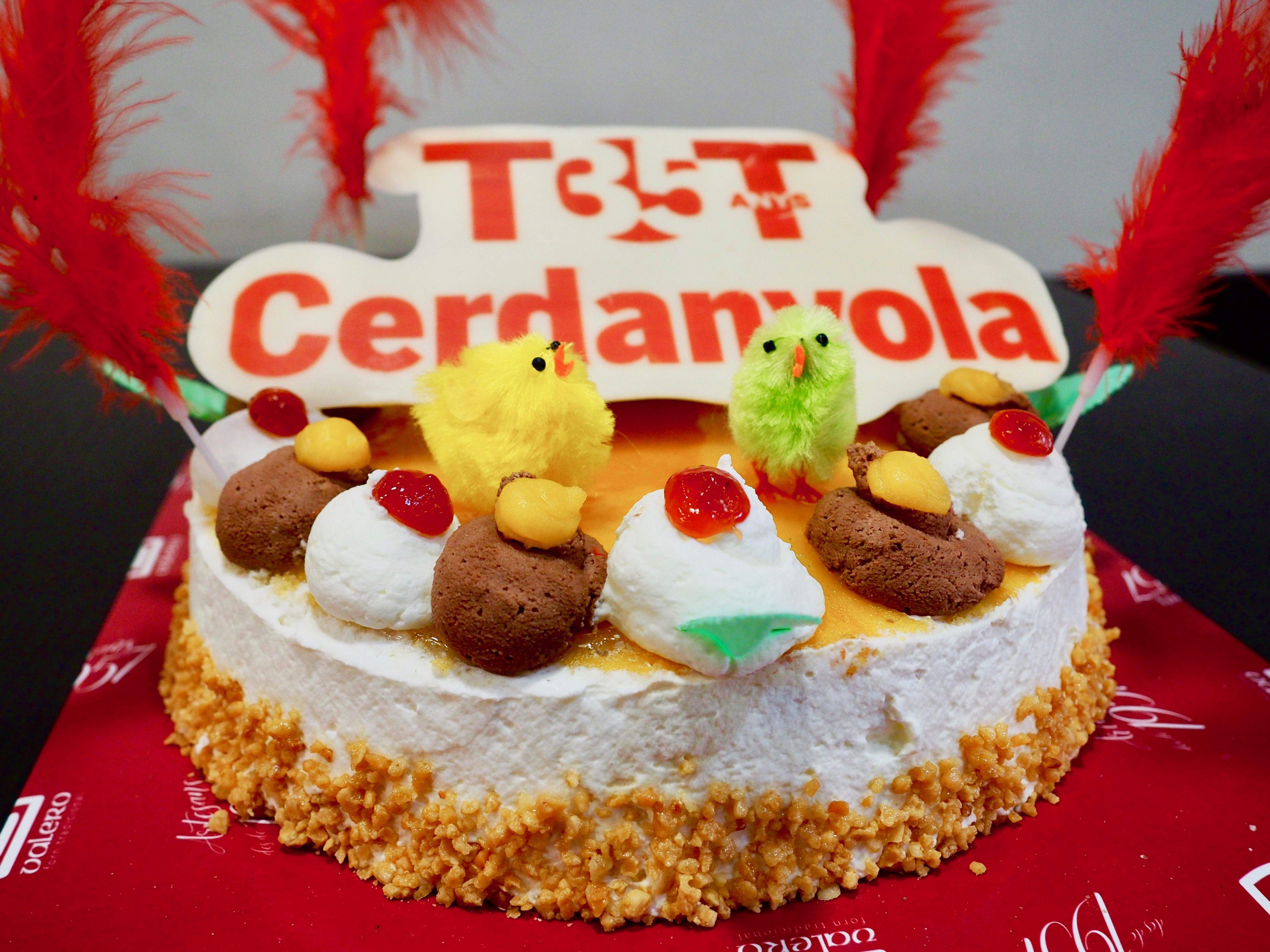 Mona de Pasqua de la Pastisseria Valero pels 35 anys del TOT Cerdanyola. FOTO: Mónica GM