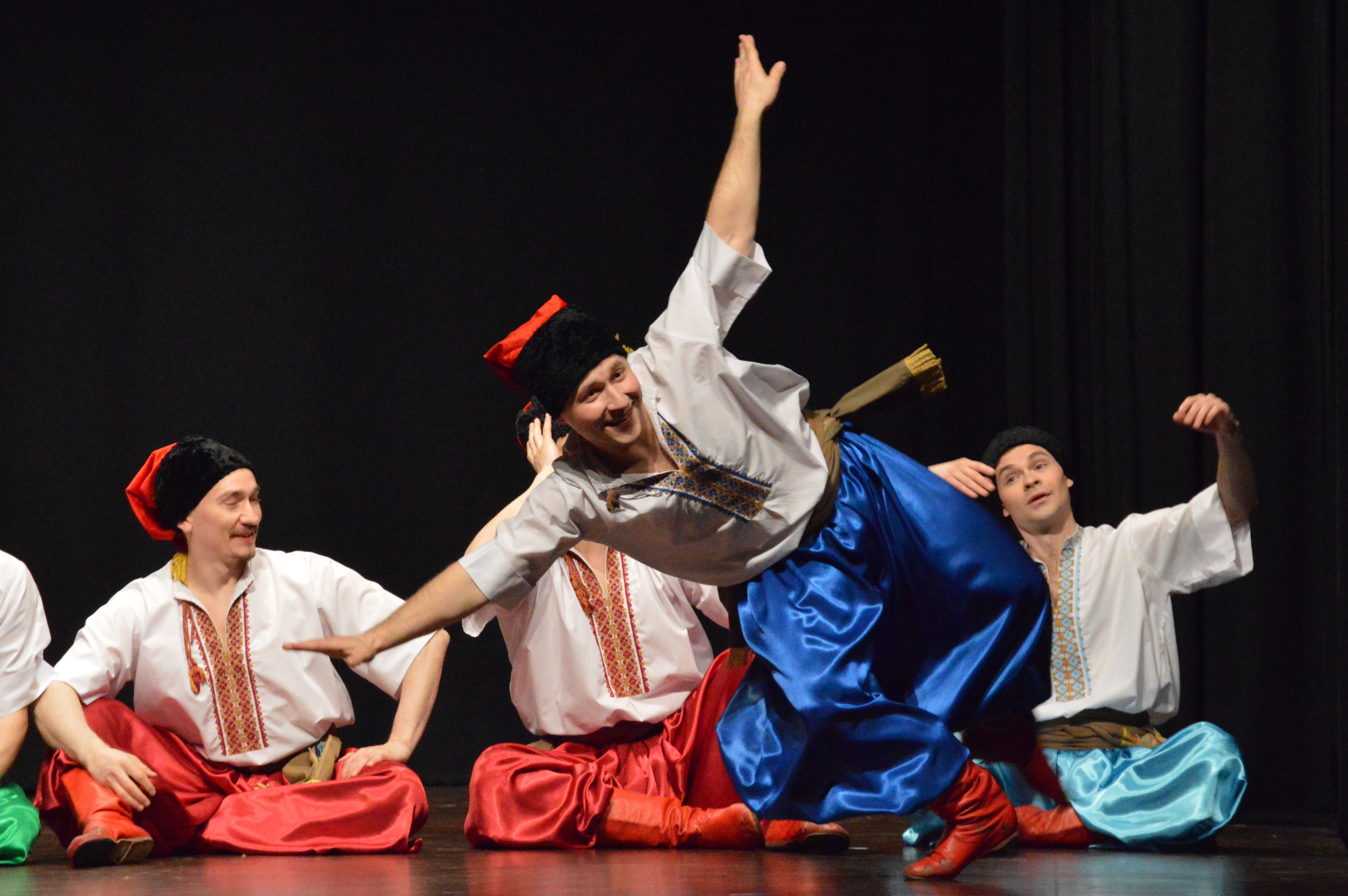 Espectacle de dansa ucraïnesa a l'Ateneu. FOTO. Nora Muñoz Otero