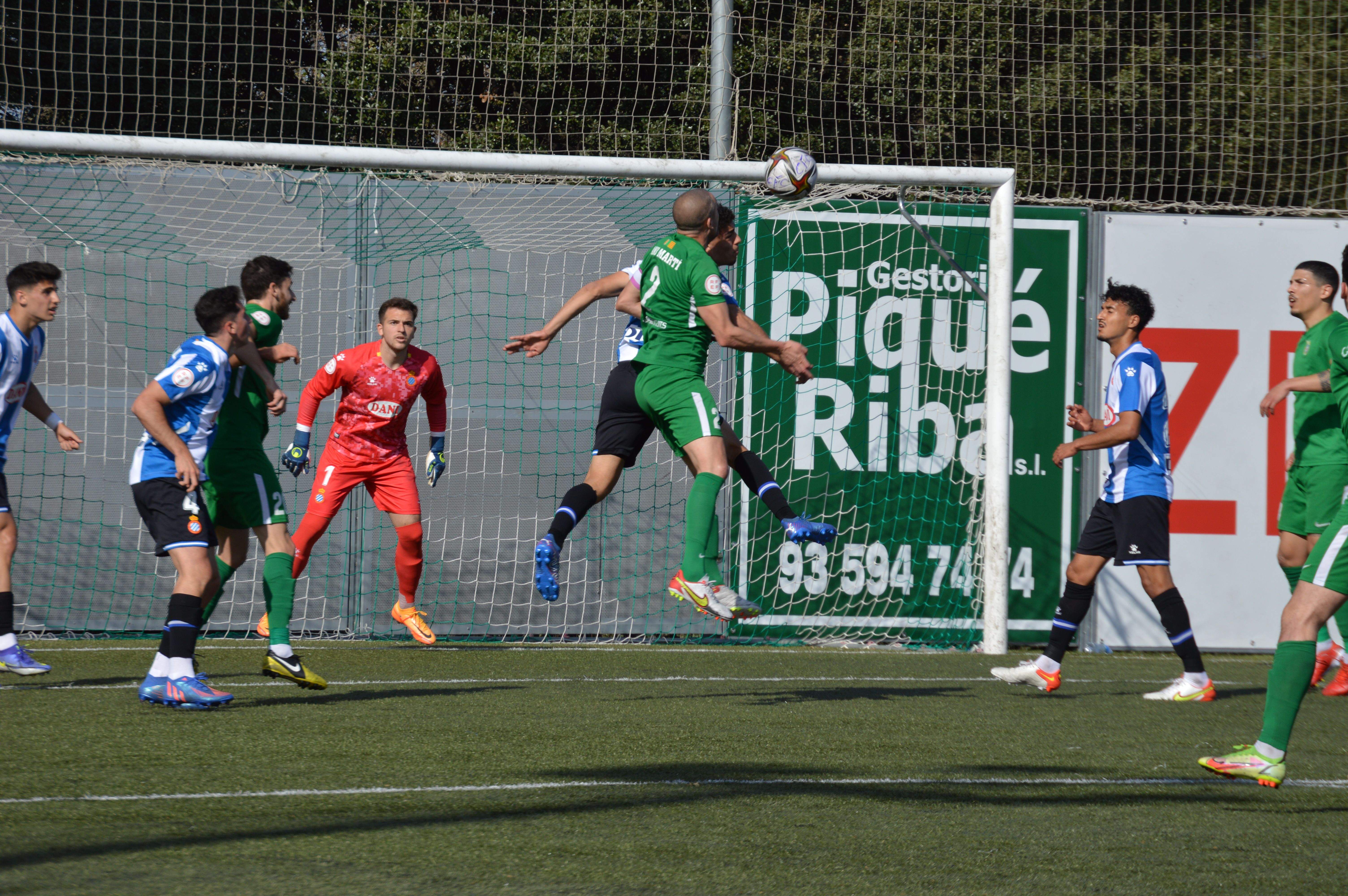 El Cerdanyola Futbol Club davant de l'Espanyol B a Fontetes. FOTO: Nora Muñoz Otero