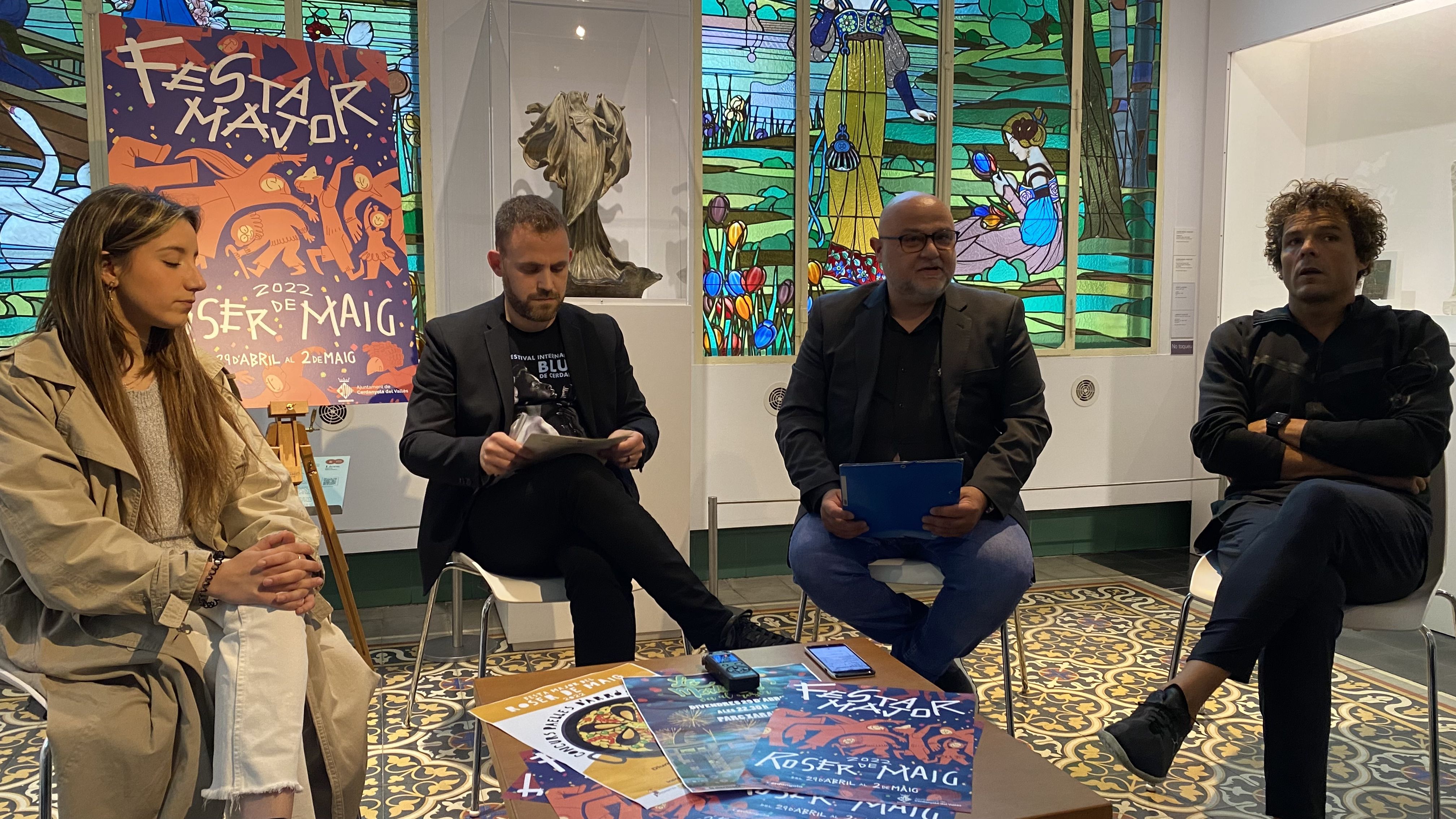 Maria Sauló, Carlos Cordón, Oscar Pons i Llibert Fortuny en la presentació de la Festa Major del Roser de Maig 2022. FOTO: Mónica GM Maria Sauló, Carlos Cordón, Oscar Pons i Llibert Fortuny en la presentació de la Festa Major del Roser de Maig 2022. FOTO: Mónica GM