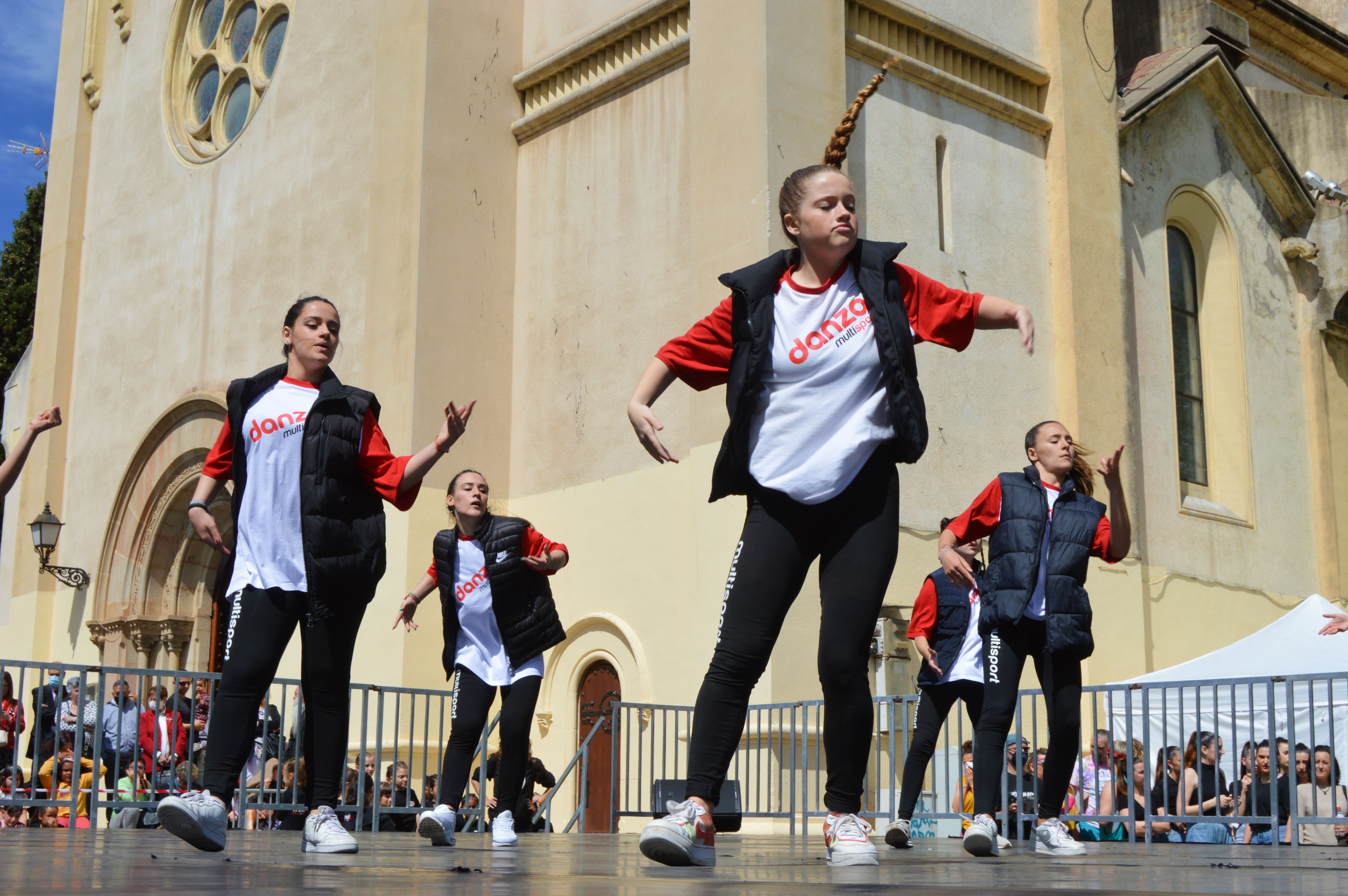 Multi-Sport escola de dansa a la mostra d'escoles de dansa de Cerdanyola. FOTO: Nora Muñoz Otero
