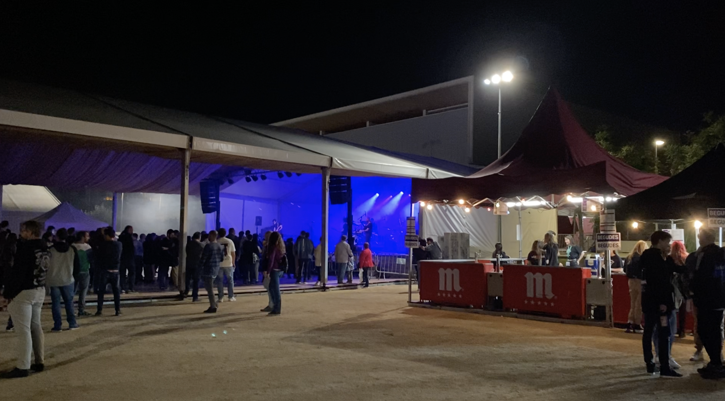 Parc Xarau la nit del divendres 29 d'abril durant la Festa Major. FOTO: Mónica GM Parc Xarau la nit del divendres 29 d'abril durant la Festa Major. FOTO: Mónica GM