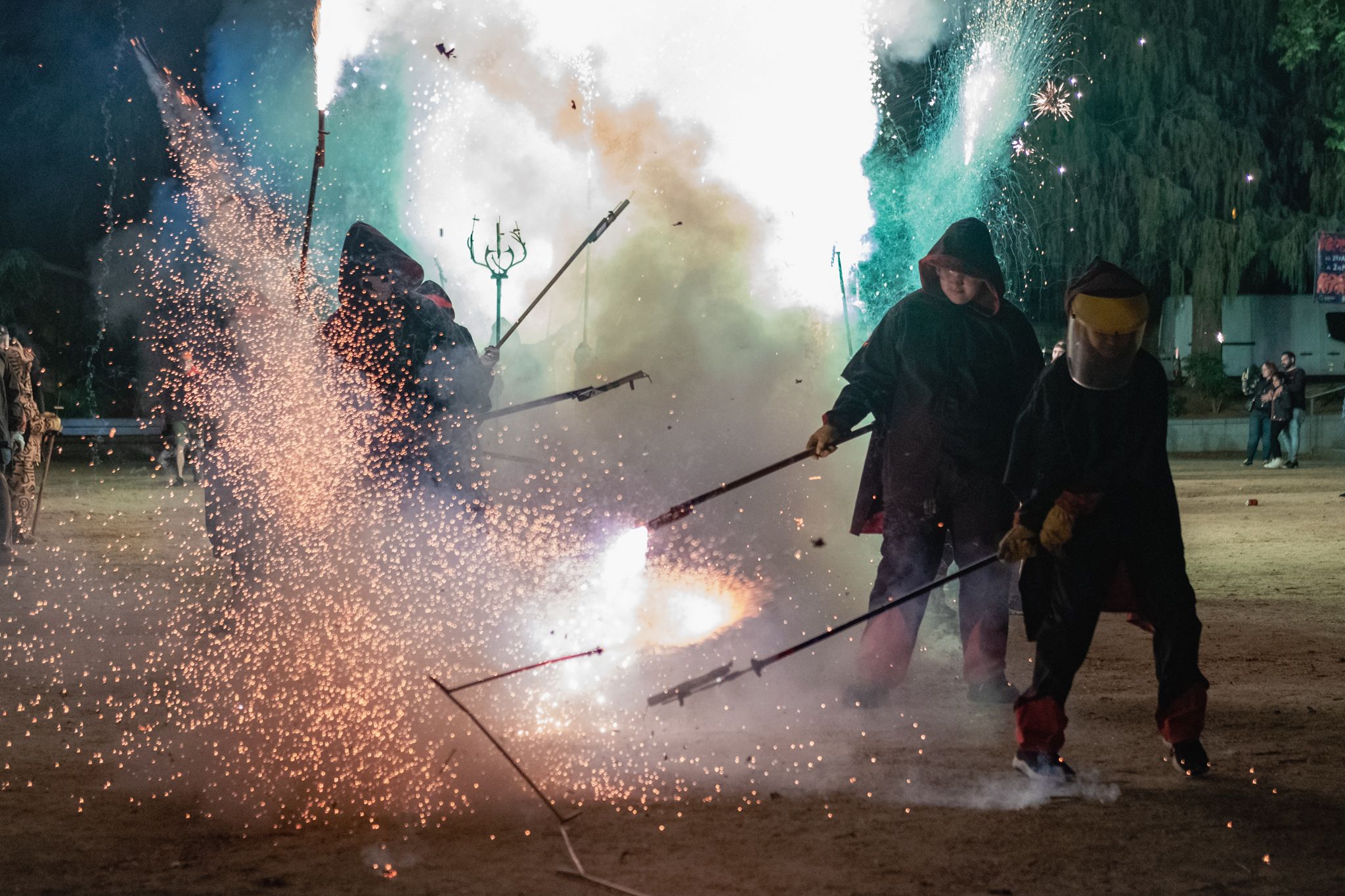 Correfoc dels Joves Diables durant la Festa Major del Roser de Maig 2022. FOTO: Ale Gómez