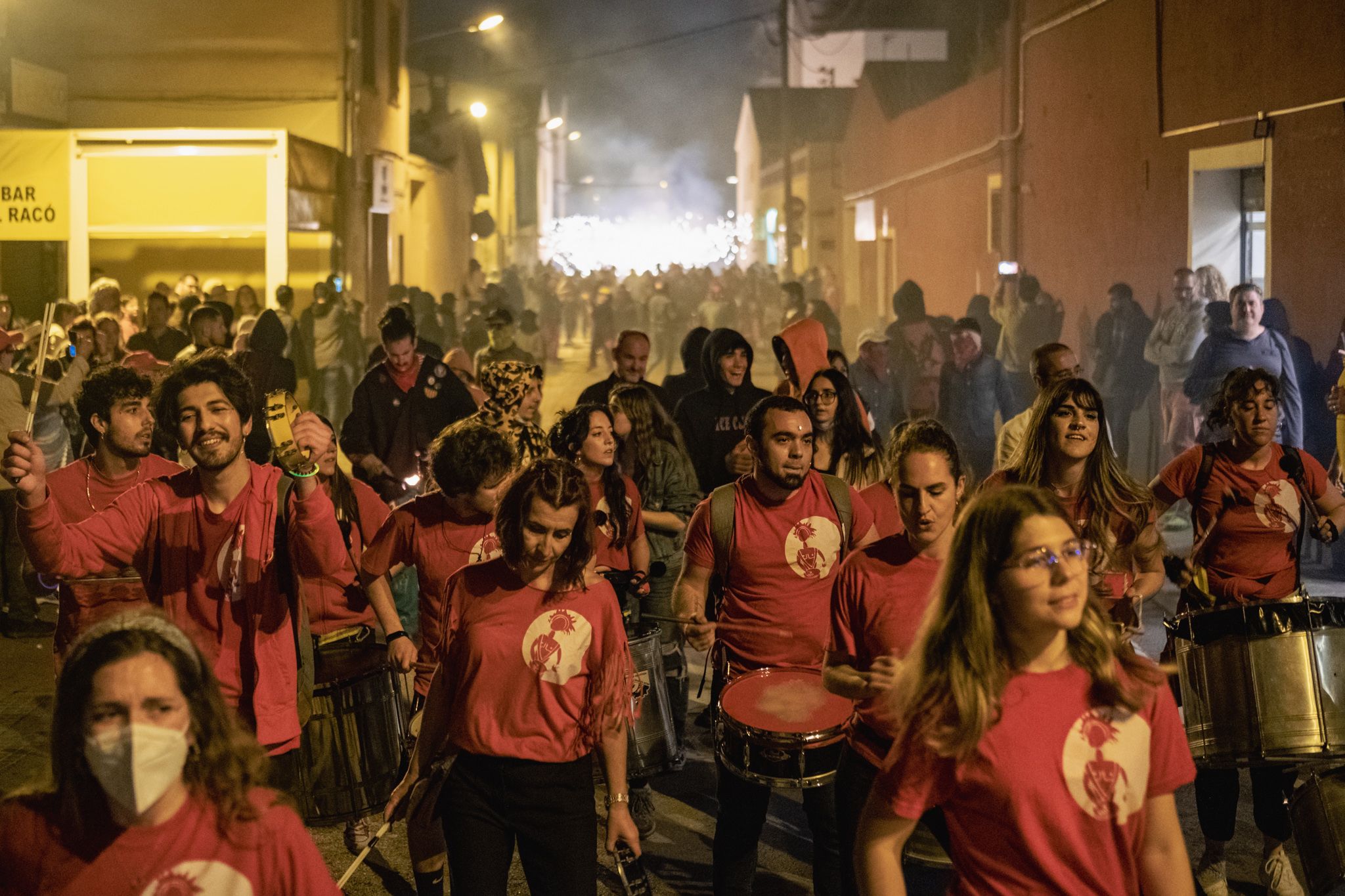 Correfoc dels Joves Diables durant la Festa Major del Roser de Maig 2022. FOTO: Ale Gómez