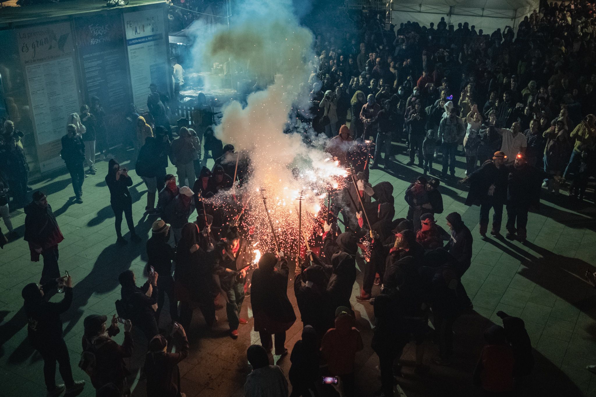 Correfoc dels Joves Diables durant la Festa Major del Roser de Maig 2022. FOTO: Ale Gómez