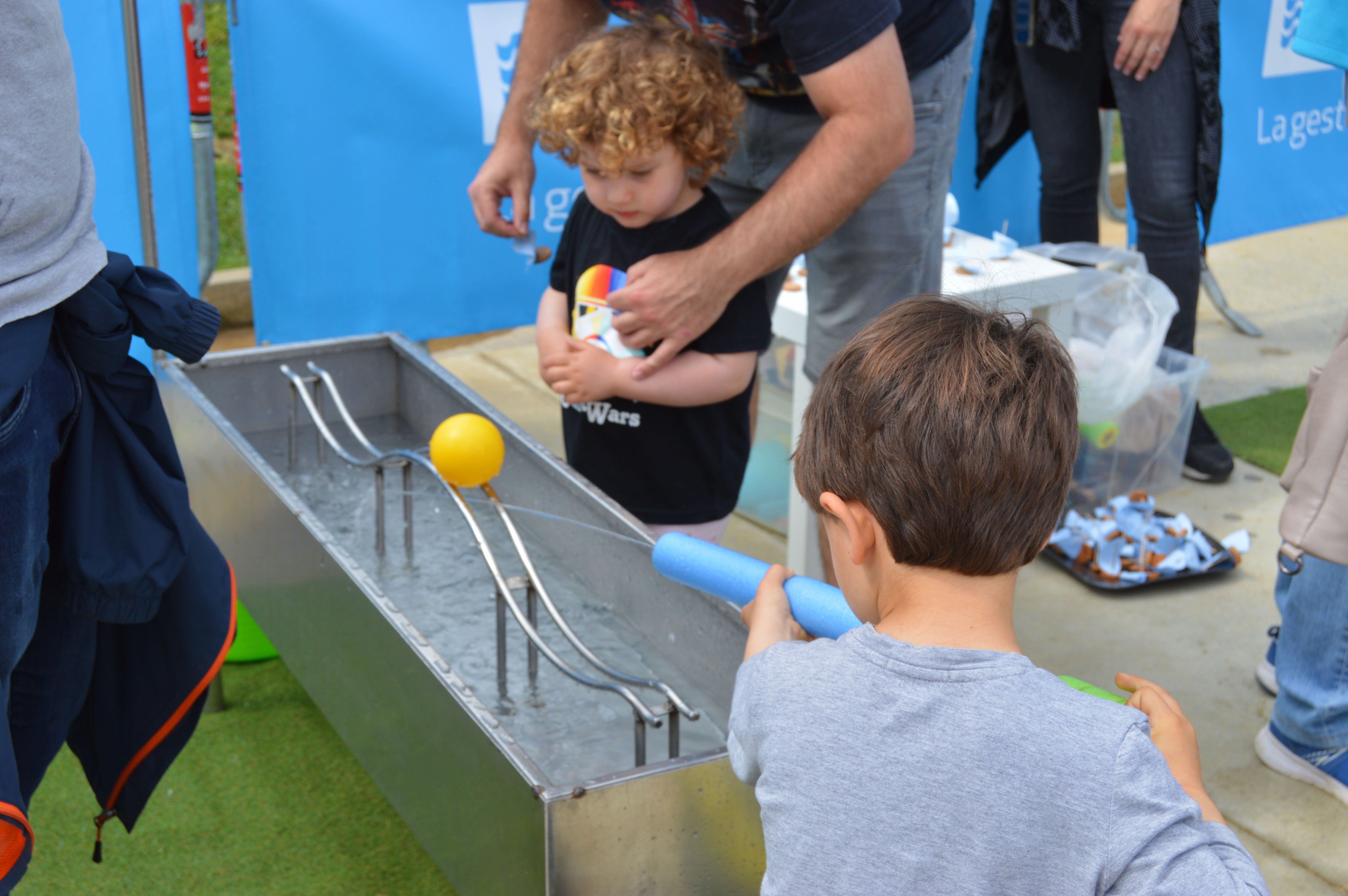 Infants, mares i avis participen en les activitats de la Festa Major Infantil al Parc Xarau. FOTO: Nora Muñoz Otero