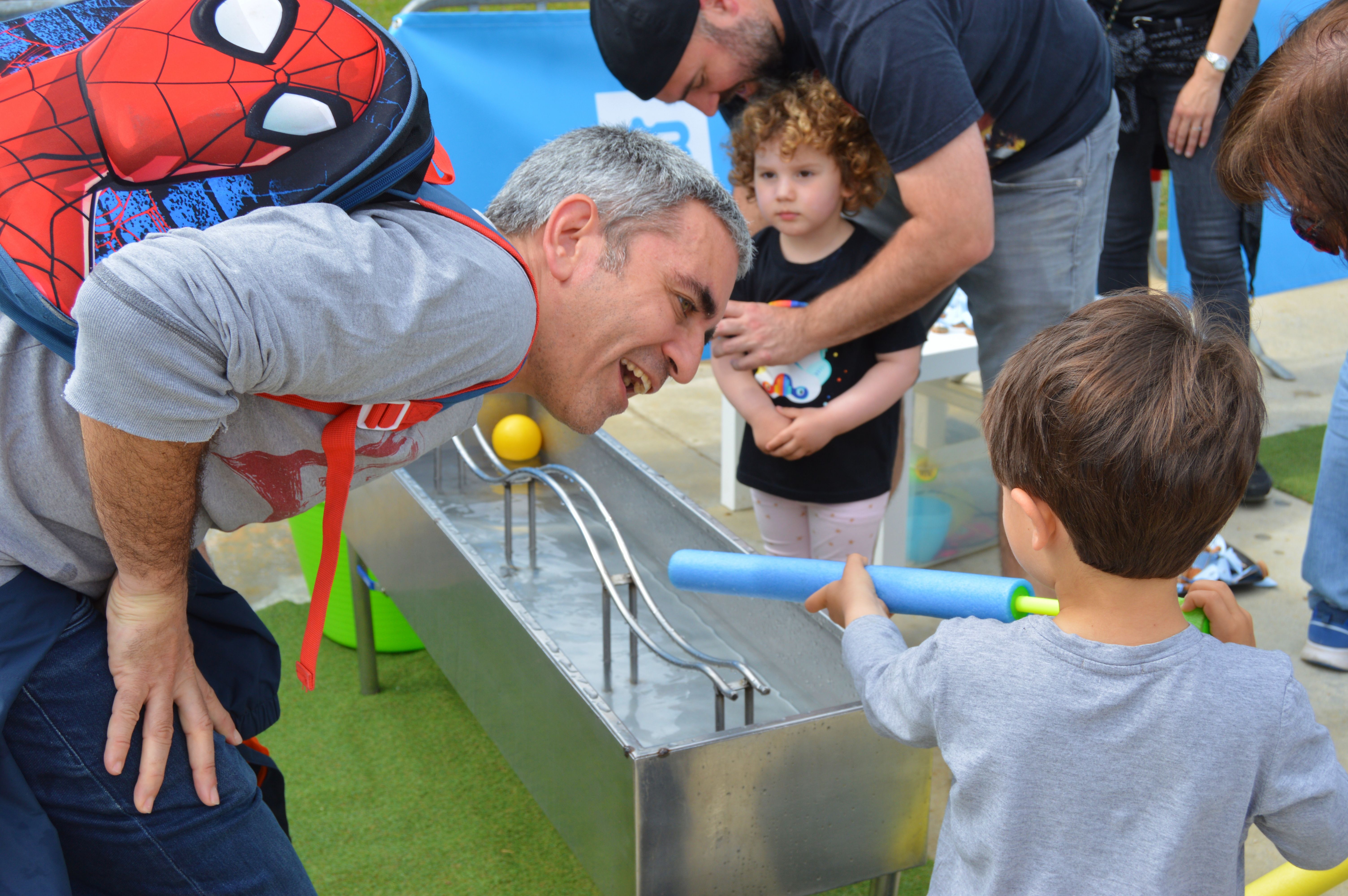 Infants, mares i avis participen en les activitats de la Festa Major Infantil al Parc Xarau. FOTO: Nora Muñoz Otero