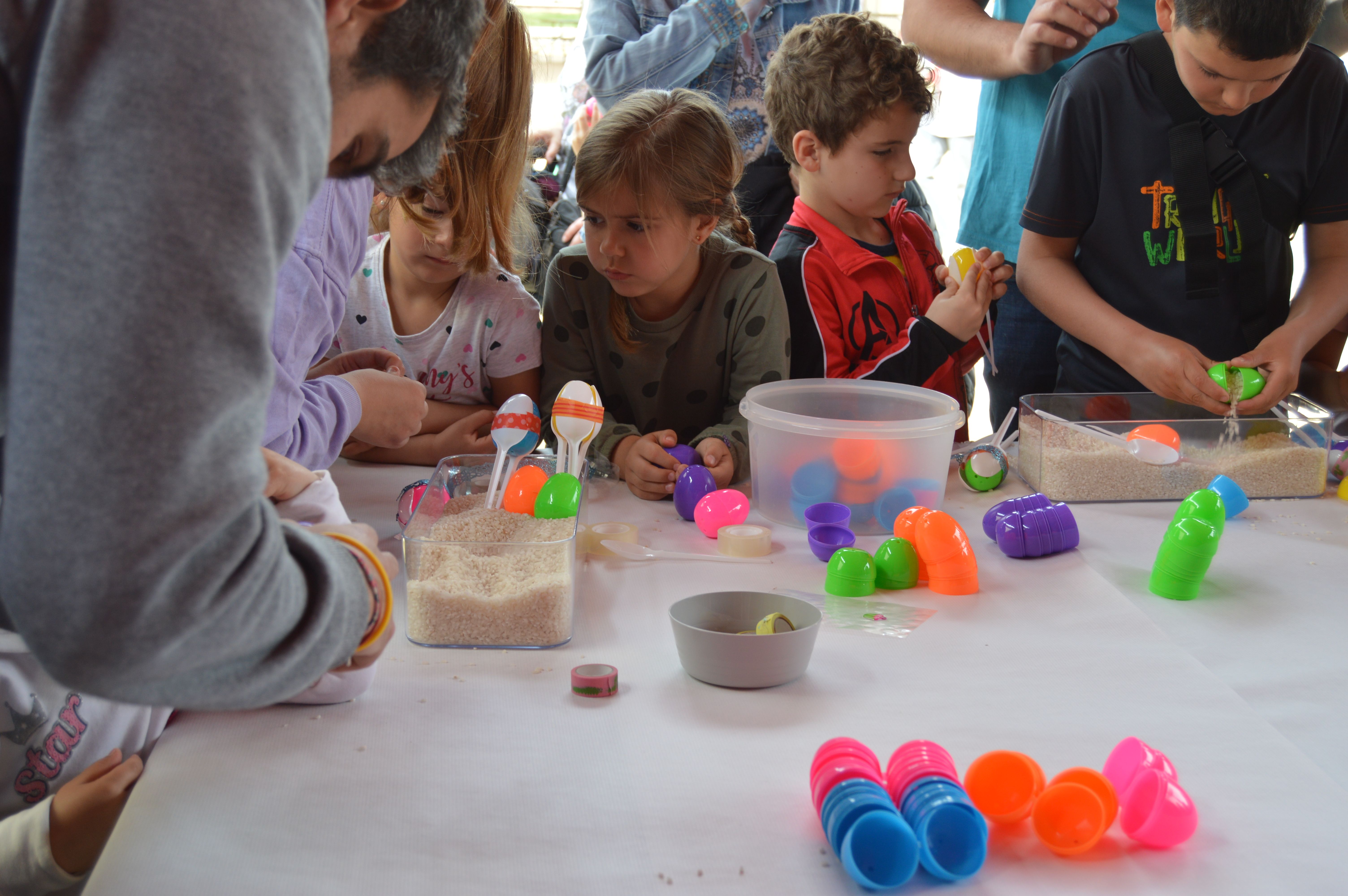 Infants, mares i avis participen en les activitats de la Festa Major Infantil al Parc Xarau. FOTO: Nora Muñoz Otero