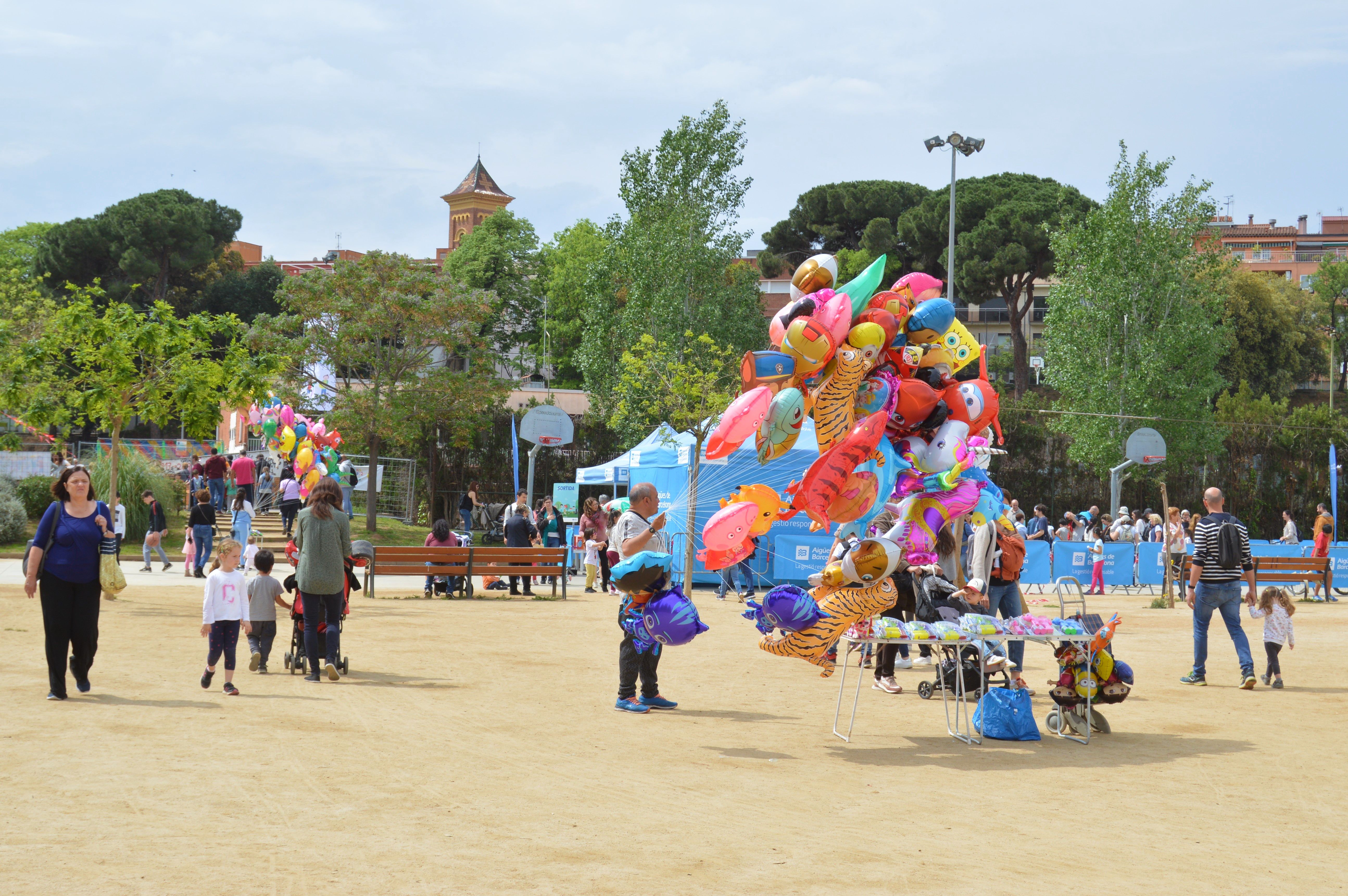 Infants, mares i avis participen en les activitats de la Festa Major Infantil al Parc Xarau. FOTO: Nora Muñoz Otero